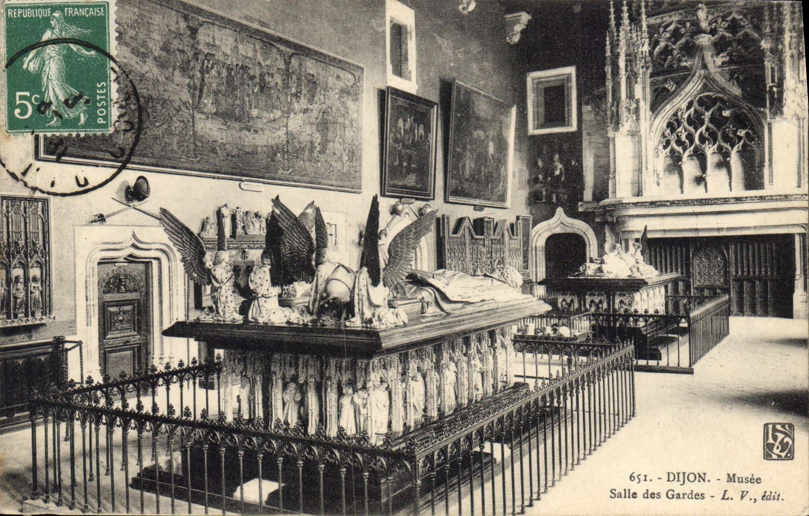 CPA Dijon Musee salle des Gardes 