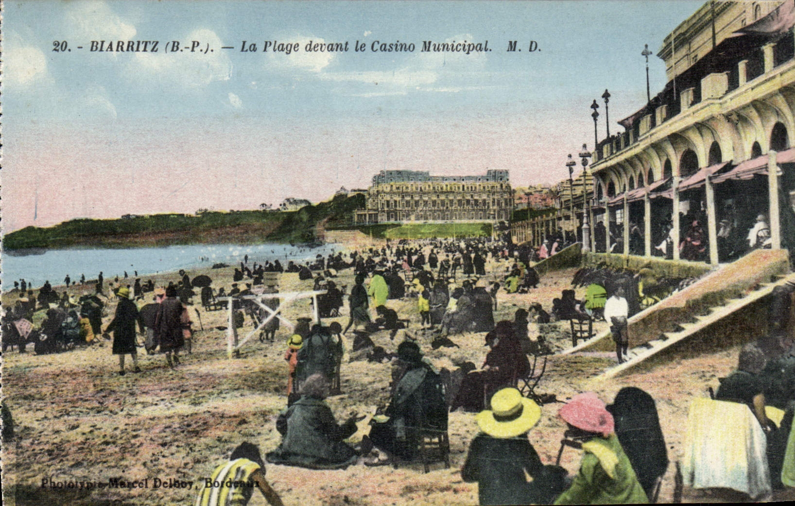 CPA Biarritz B P la plage devant le casino Municipal 