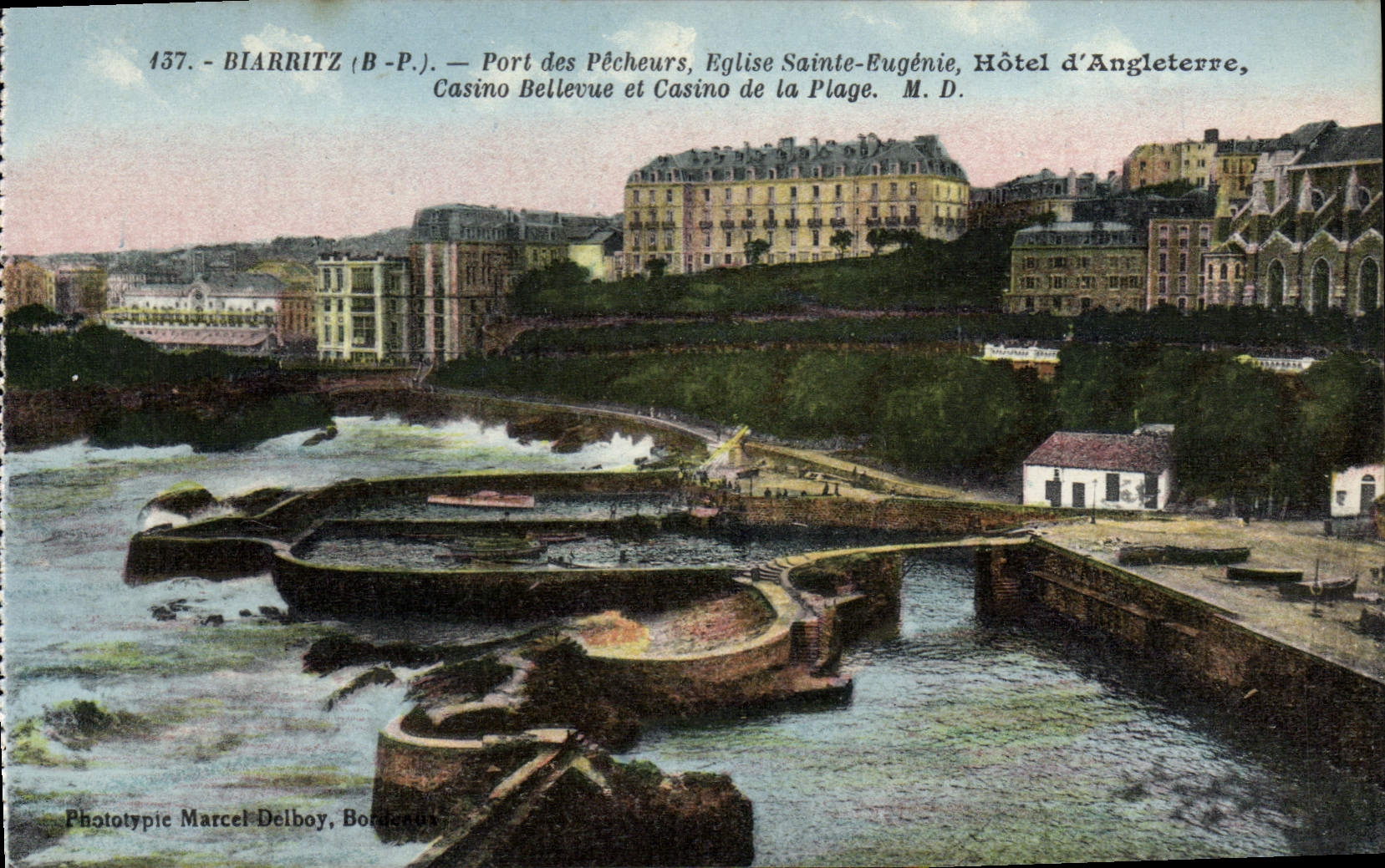 CPA Biarritz B P port des Pecheurs eglise Sainte Eugenie hotel d'Angleterre casino Bellvue et casino