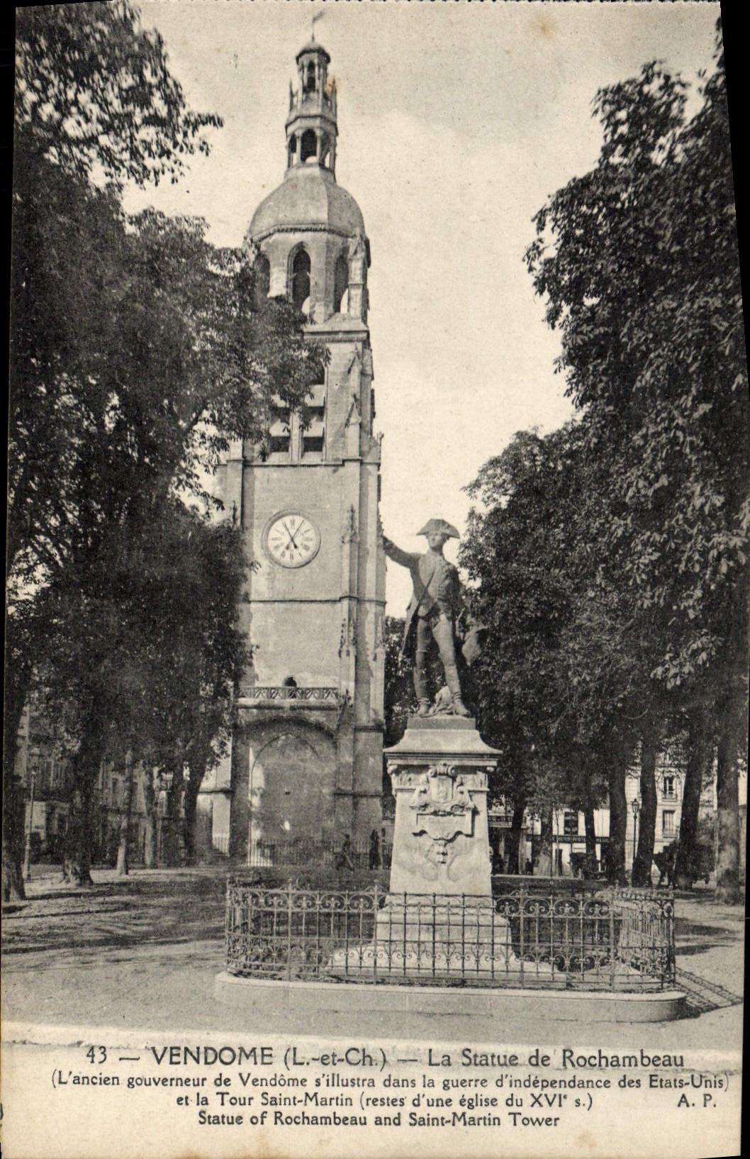 CPA Vendome L et Ch la statue de Rochambeau l'ancien gouverneur de Vendome s'Illustra dans la Guerre