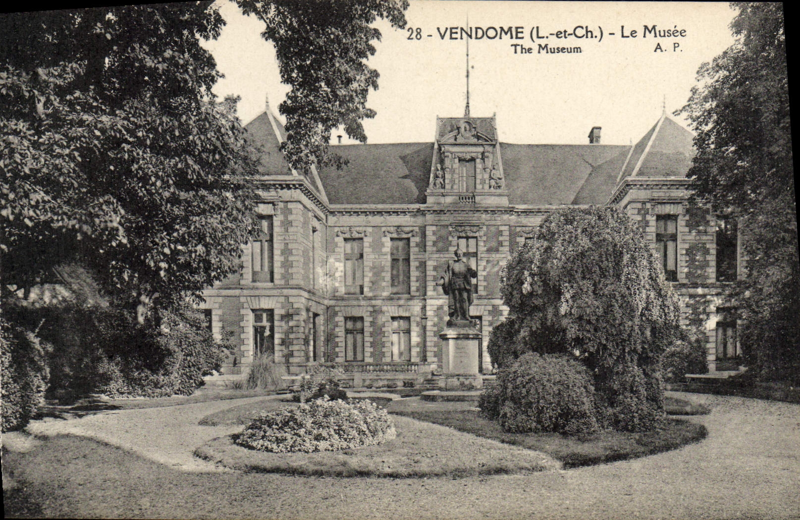 CPA Vendome L et Ch le Musee 
