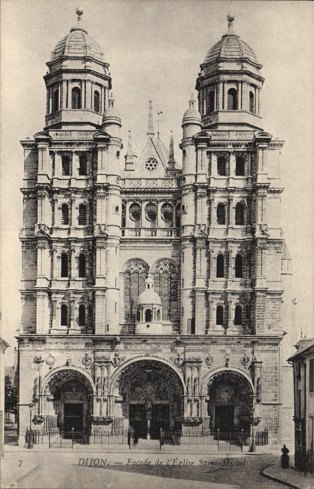 CPA Dijon facade de l'eglise Saint Michel