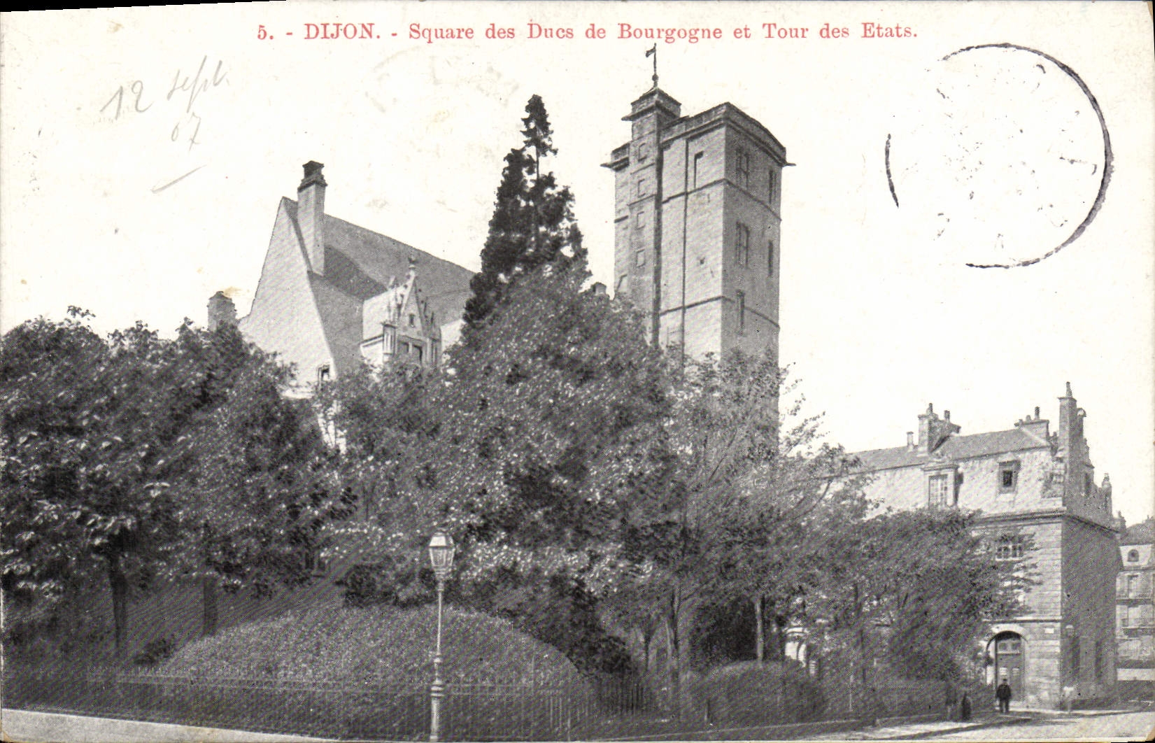 CPA Dijon Square des Ducs de Bourgogne et tour des Etats