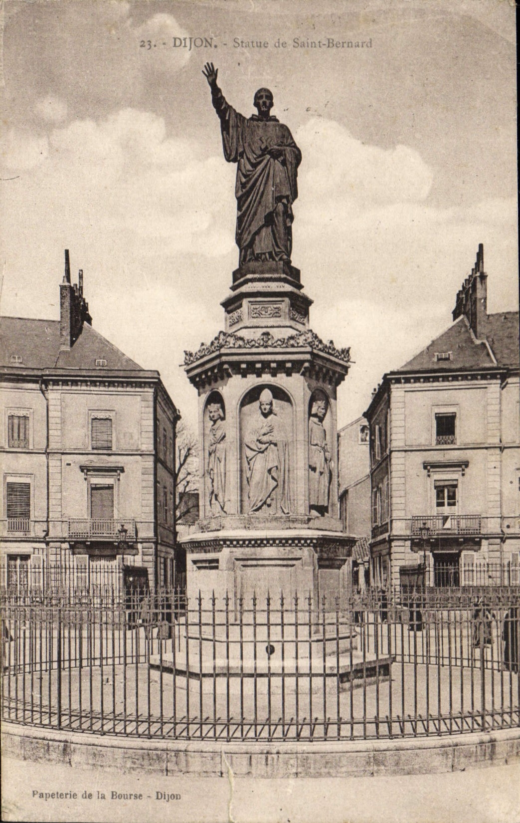 CPA Dijon statue de Saint Bernard 