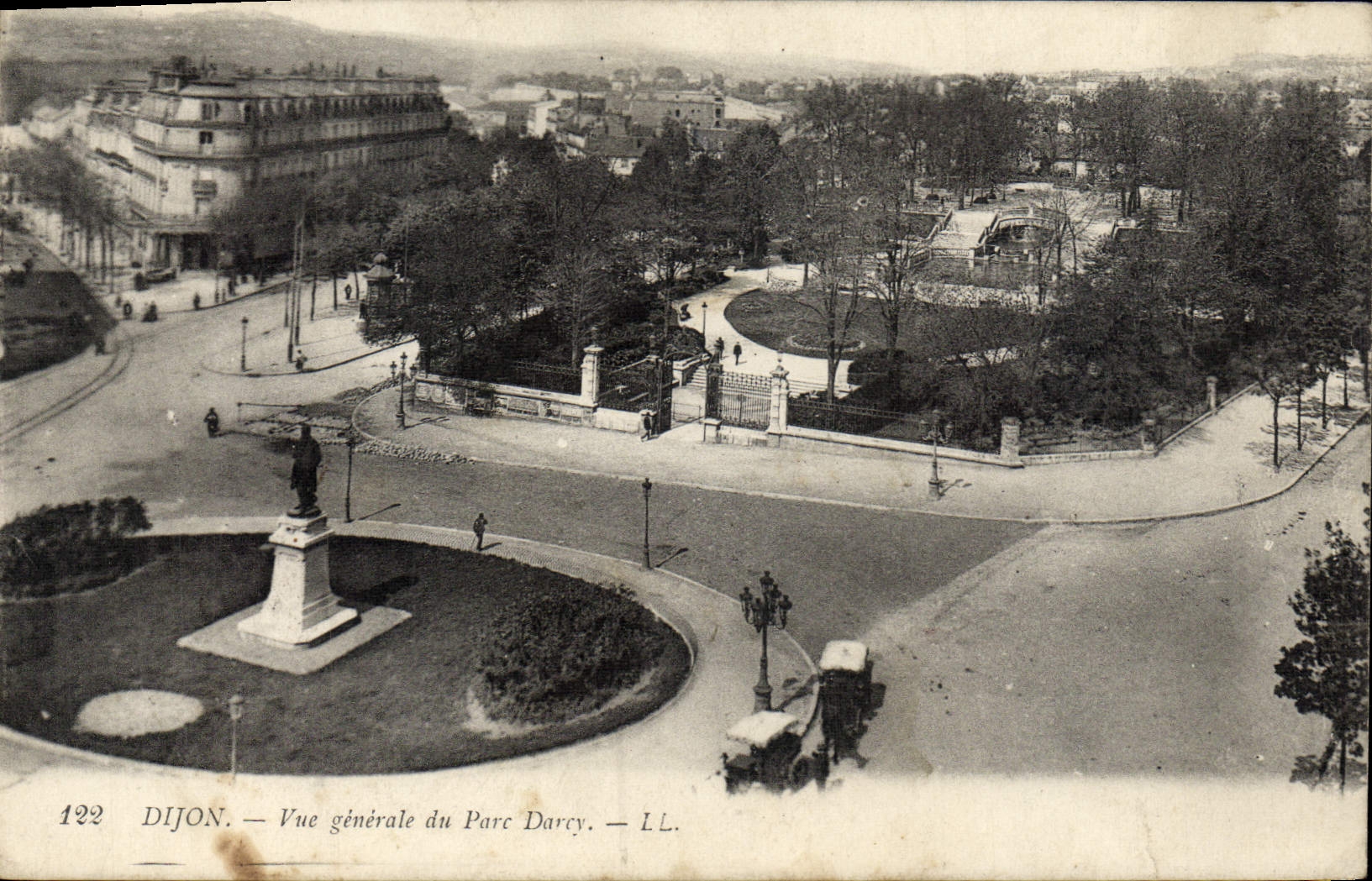 CPA Dijon vue generale du parc Darcy 