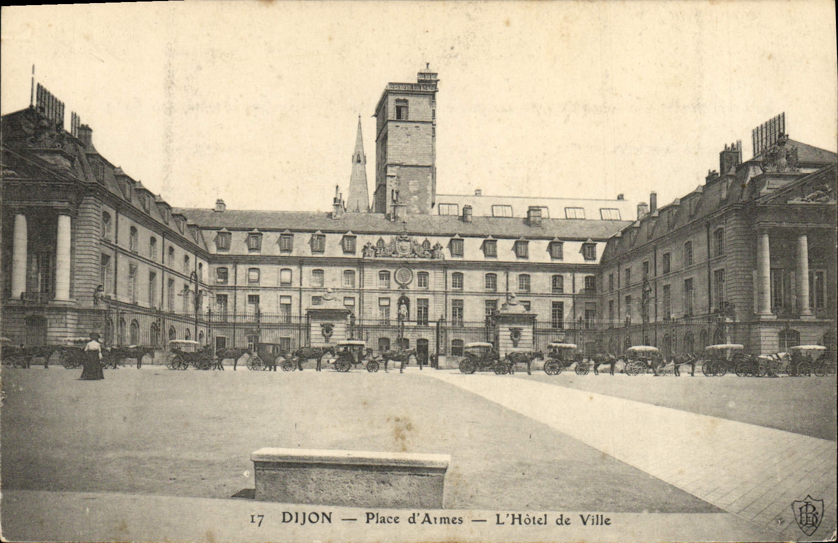 CPA Dijon place d'Armes l'hotel de ville 