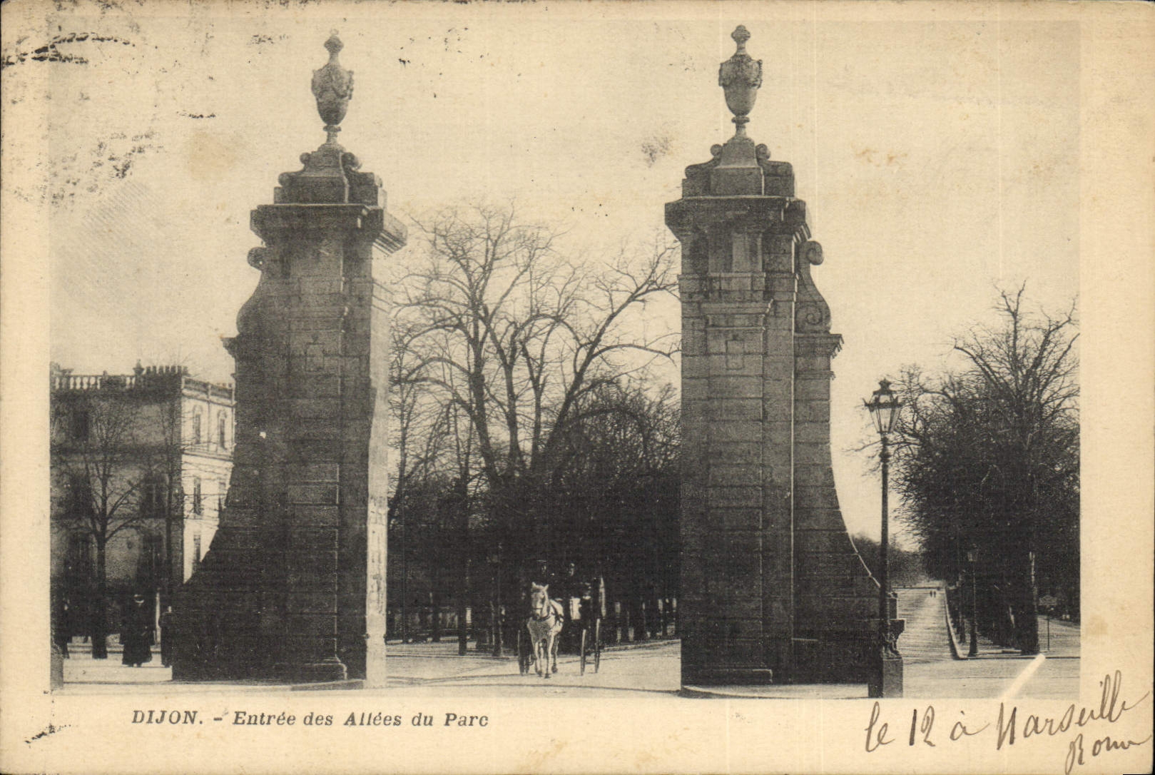CPA Dijon entree des Allees du parc 