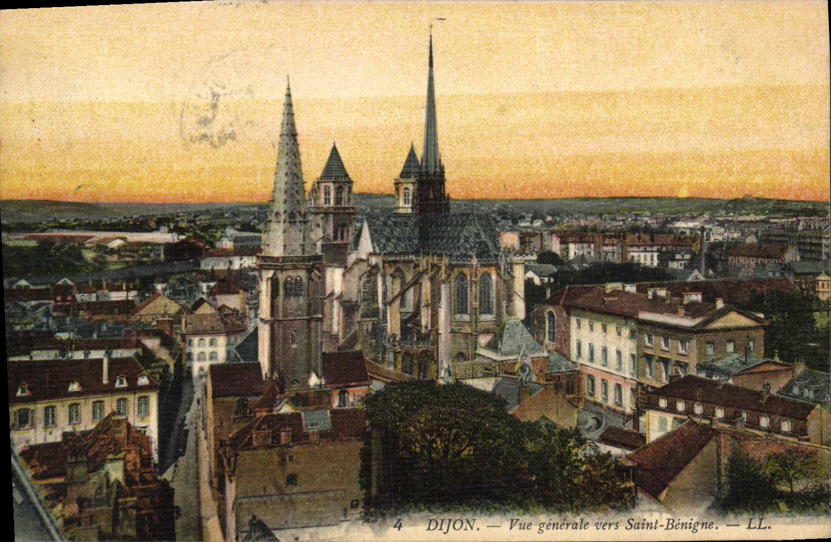 CPA Dijon vue generale vers Saint Benigne