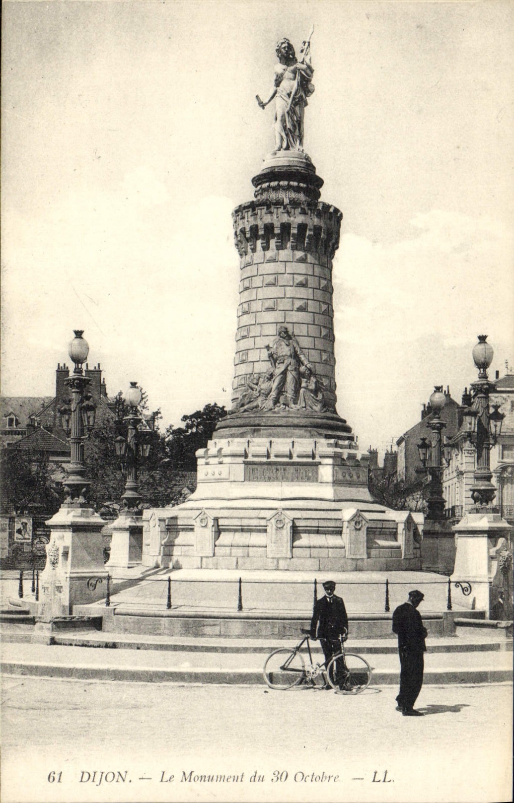 CPA Dijon le monument du 30 Octobre 