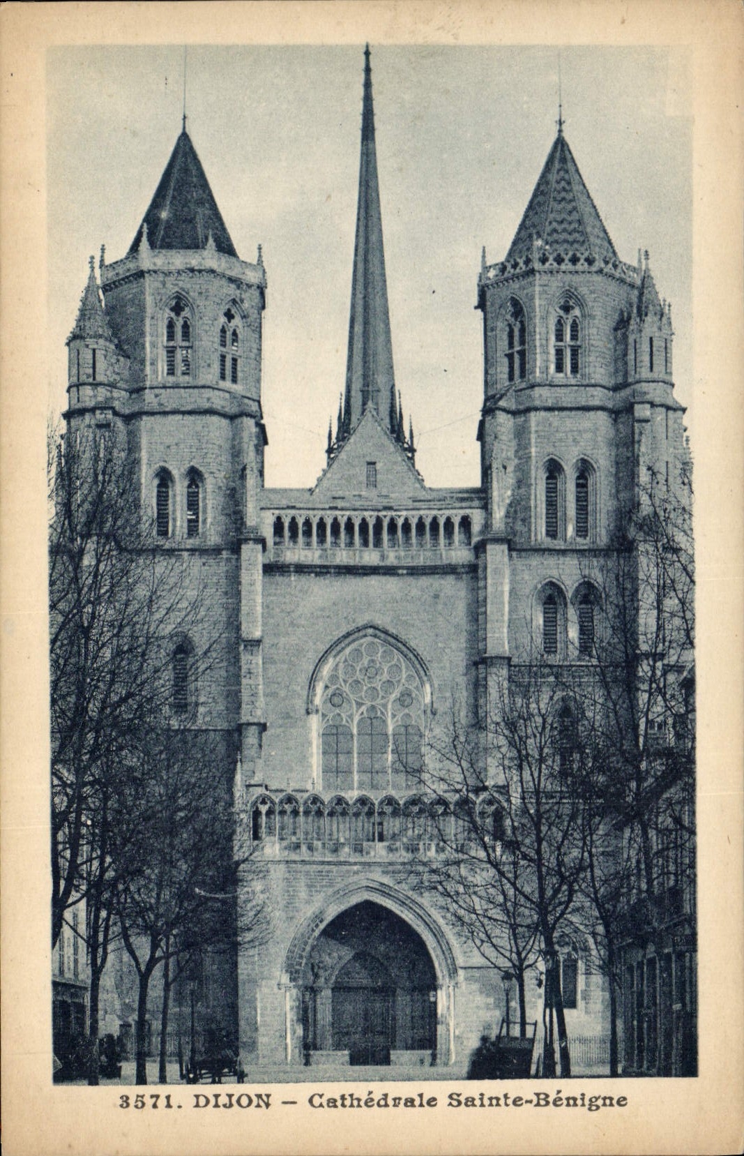 CPA Dijon cathedrale Sainte Benigne 