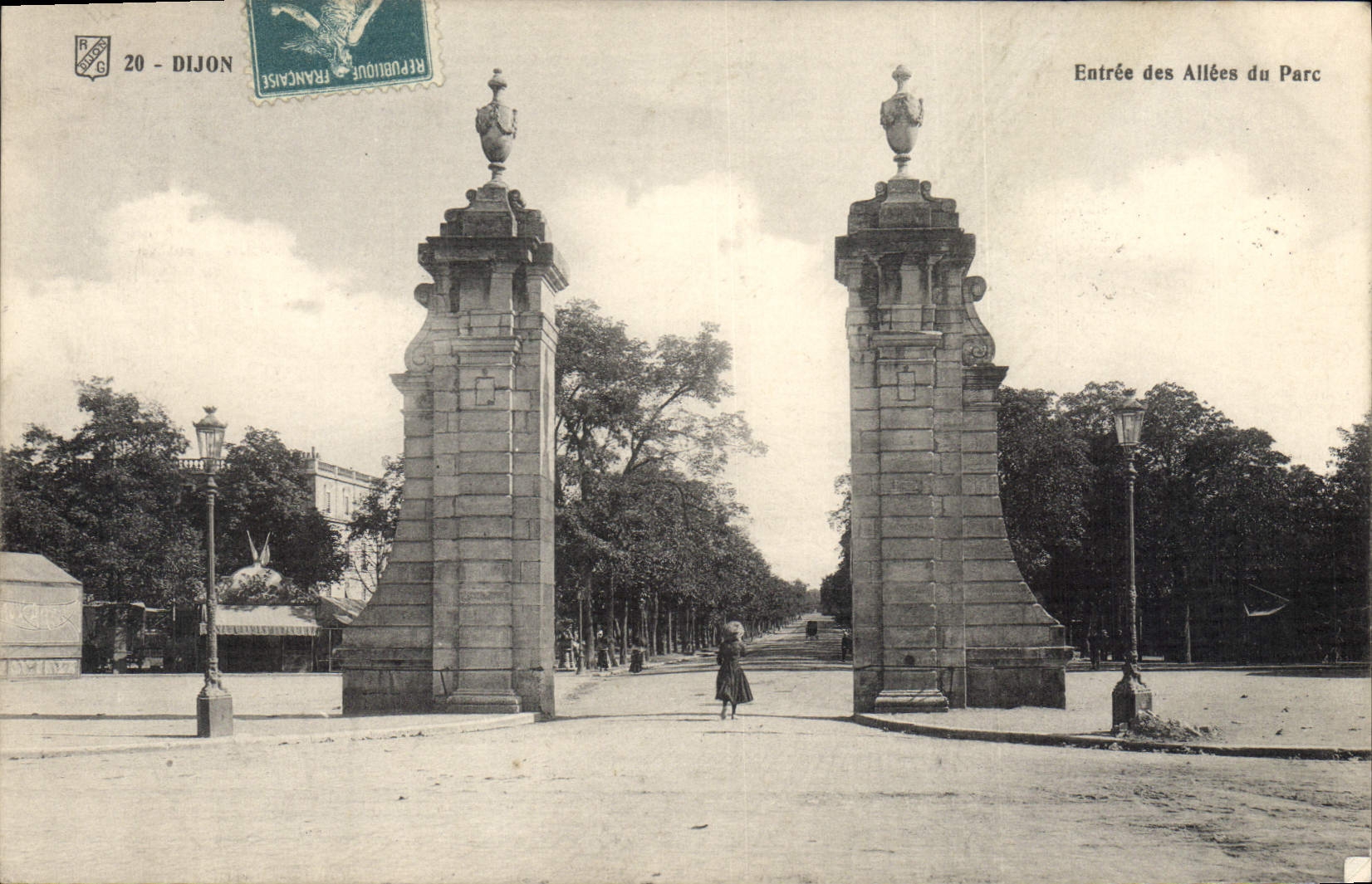 CPA Dijon entree des Allees du parc 
