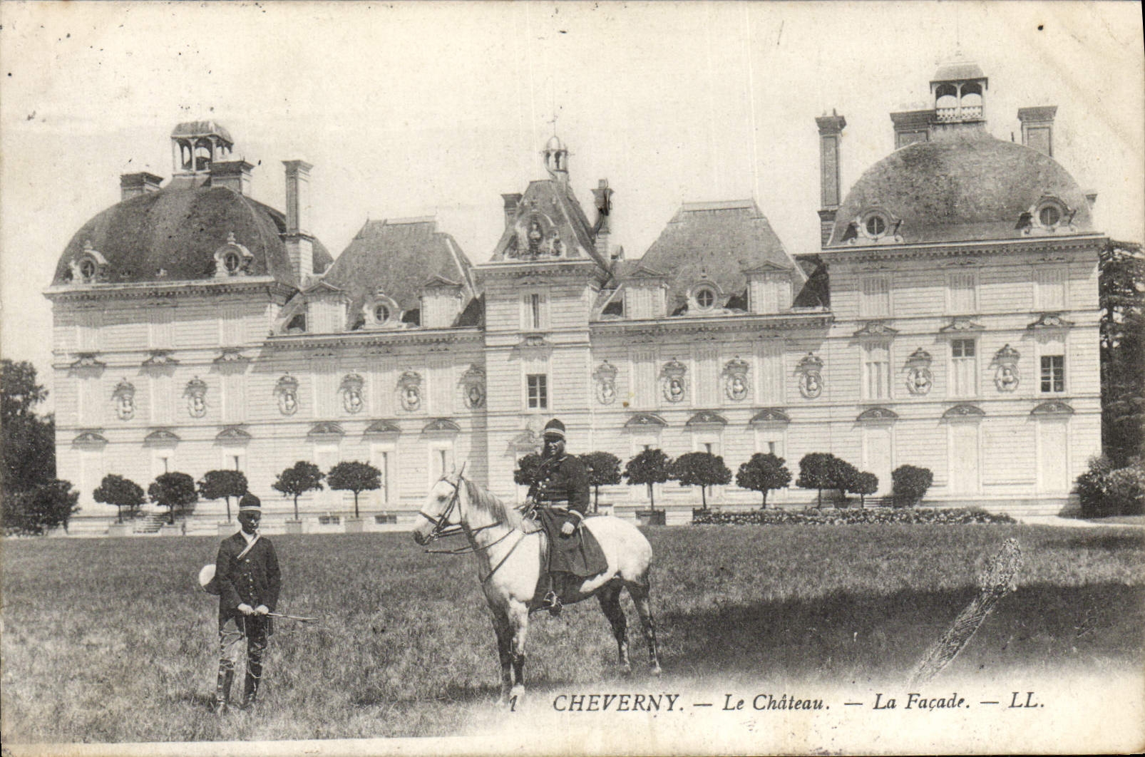 CPA Cheverny le chateau la facade 