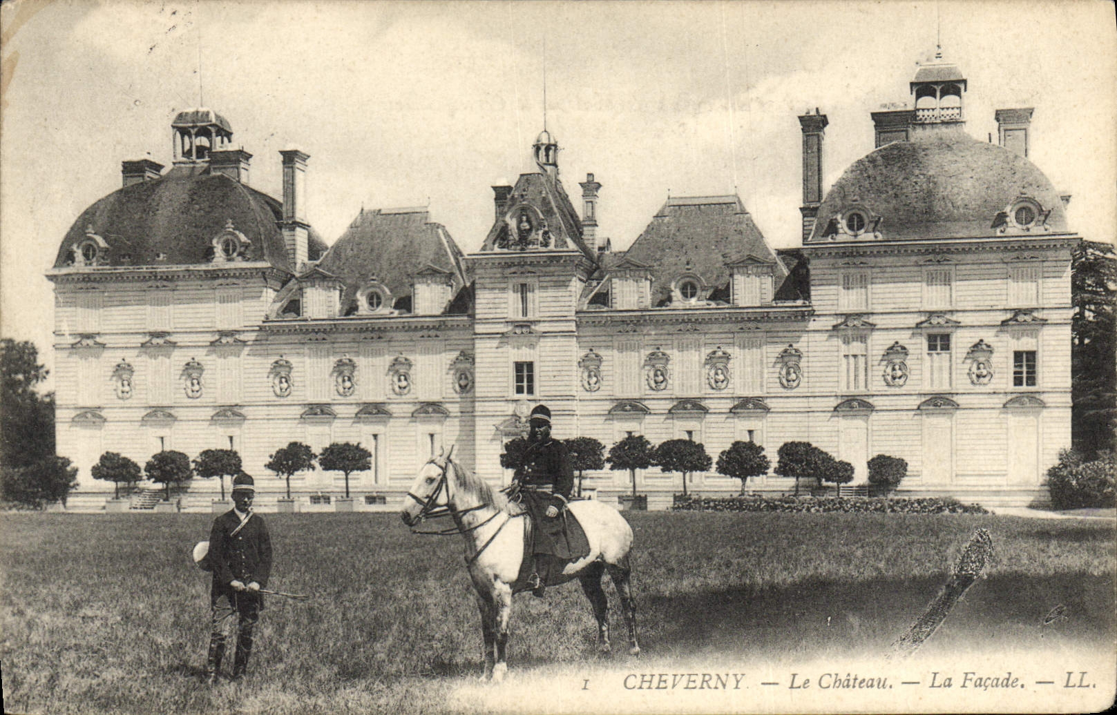 CPA Cheverny le chateau la facade 