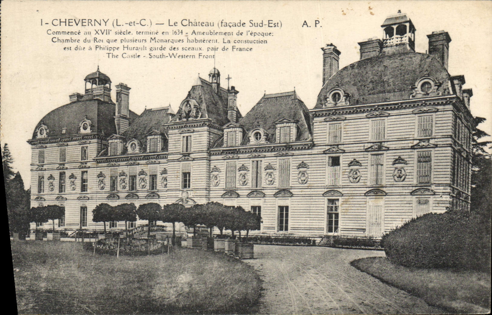 CPA Cheverny L et C le chateau facade Sud Est Commence an XVII siecle termine en 1634 