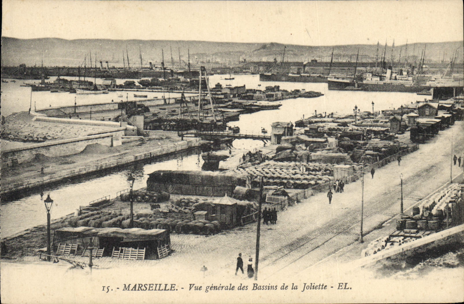 CPA Marseille vue generale des Bassins de la Joliette