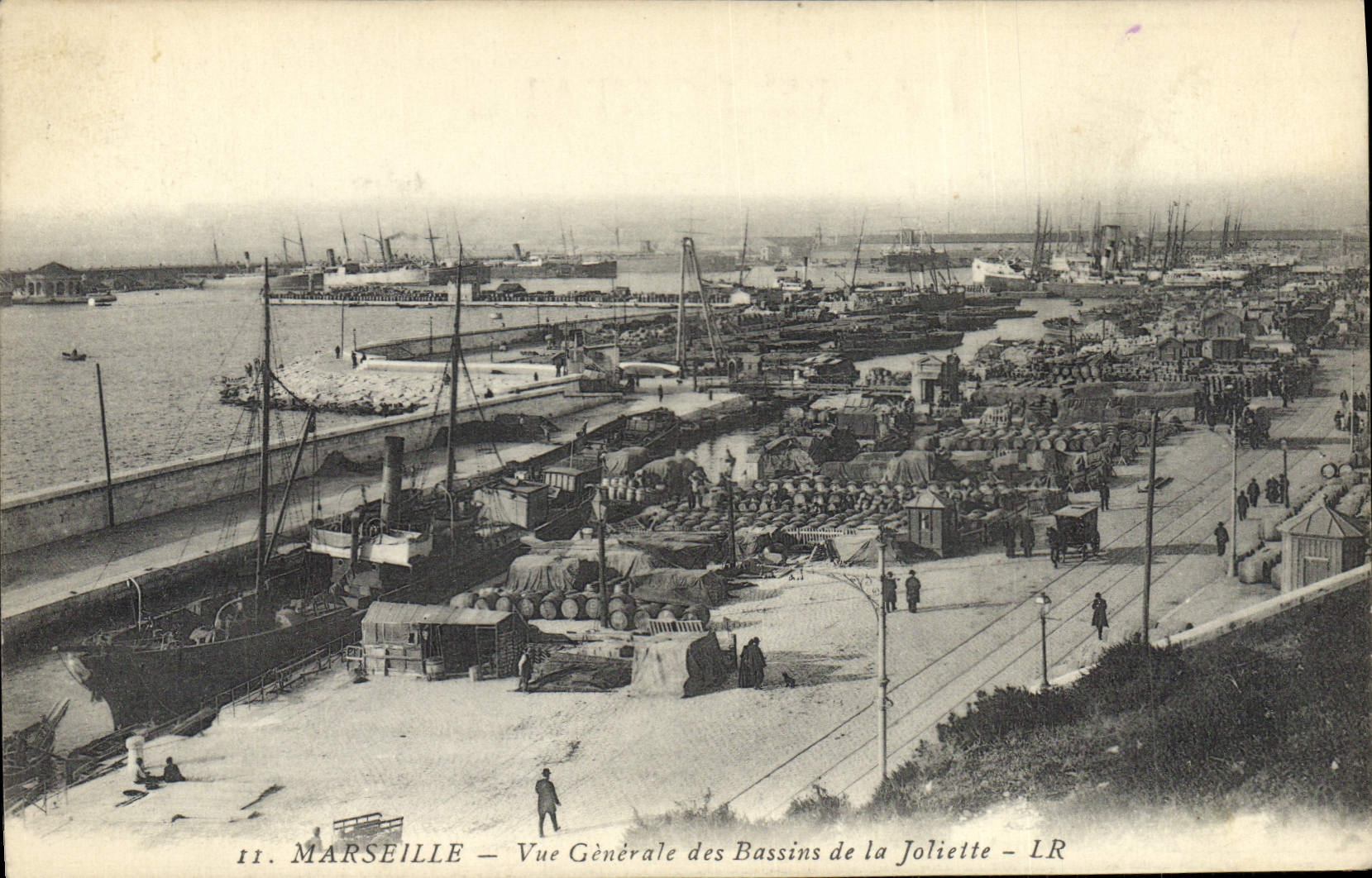 CPA Marseille vue generale des Bassins de la Joliette