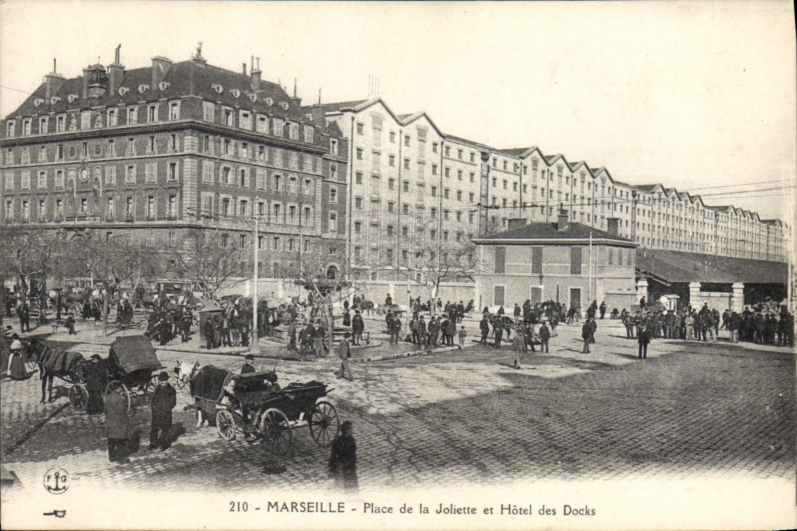 CPA Marseille place de la Joliette et hotel des Docks