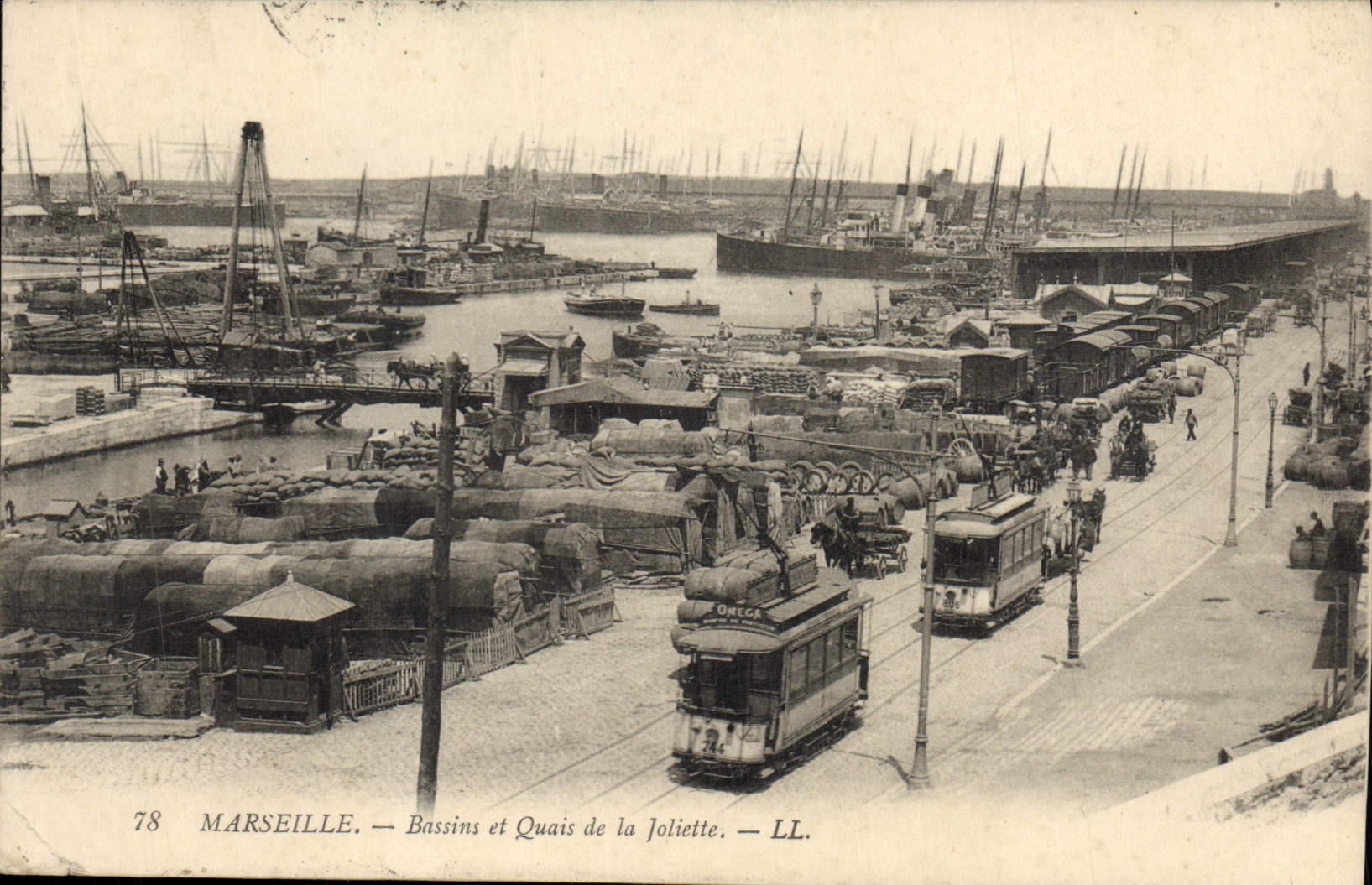 CPA Marseille Bassins et Quais de la Joliette Tramway