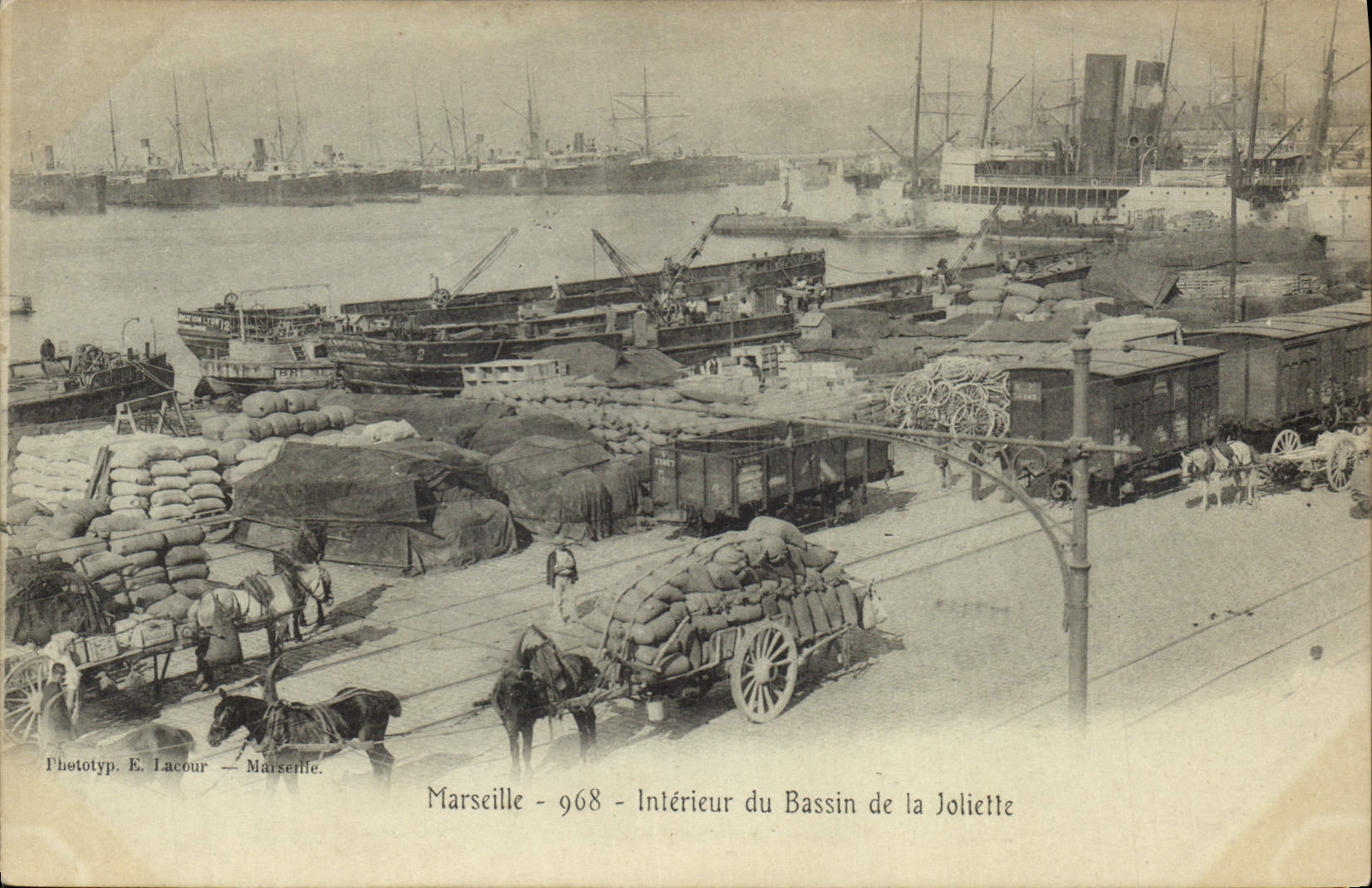 CPA Marseille interieur du Bassin de la Joliette