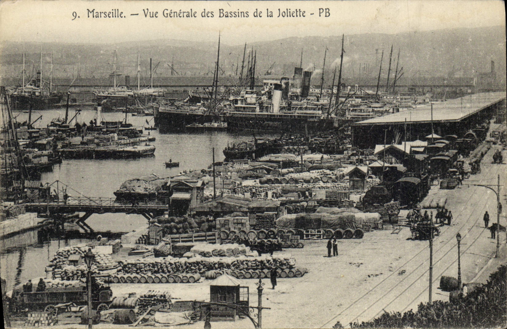 CPA Marseille vue generale des Bassins de la Joliette