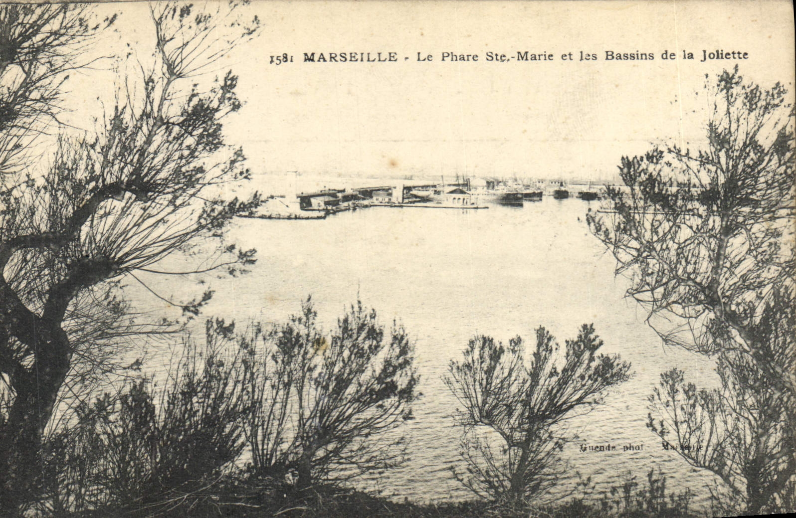 CPA Marseille le Phare Ste Marie et les Bassins de la Joliette