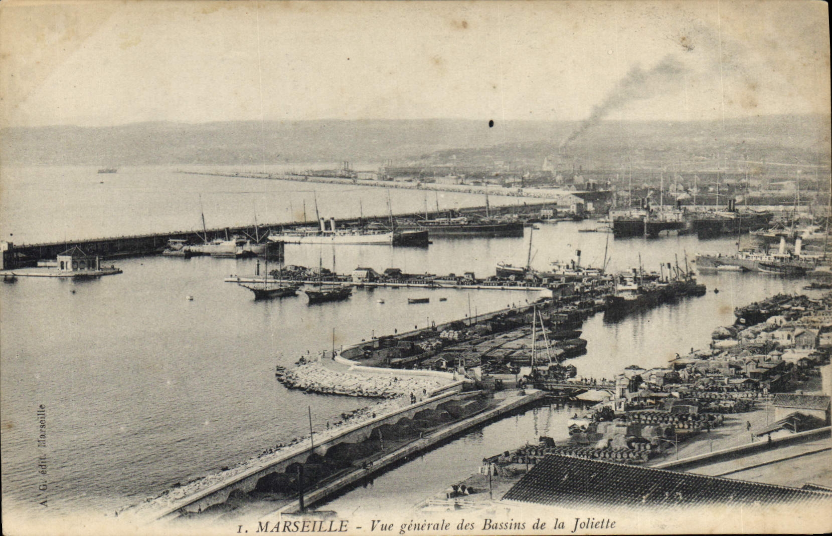 CPA Marseille vue generale des Bassins de la Joliette