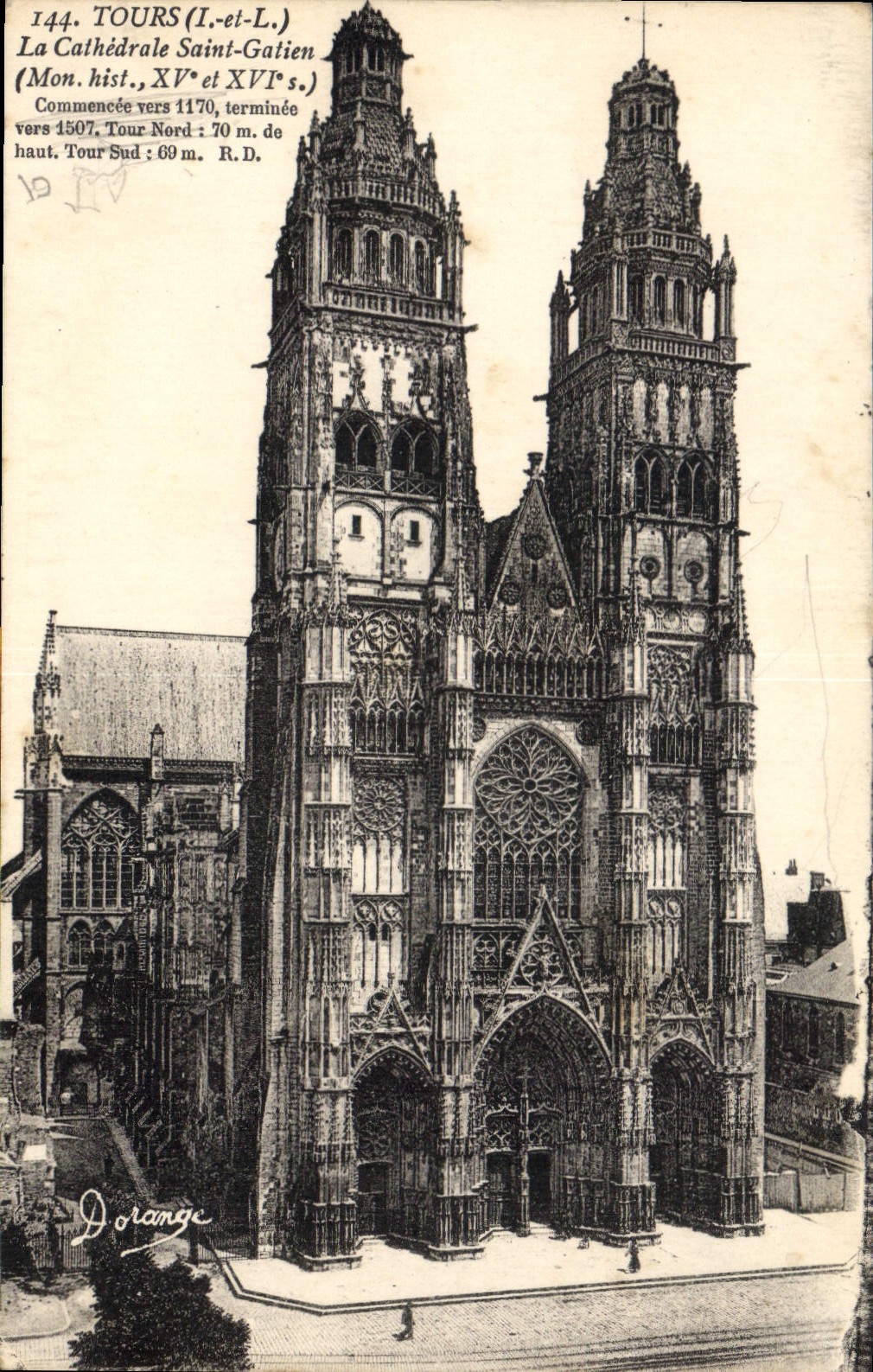 CPA Tours I et L la cathedrale Saint Gatien Mon hist XV et XVi S commencee ver 1170 terminee vers 15