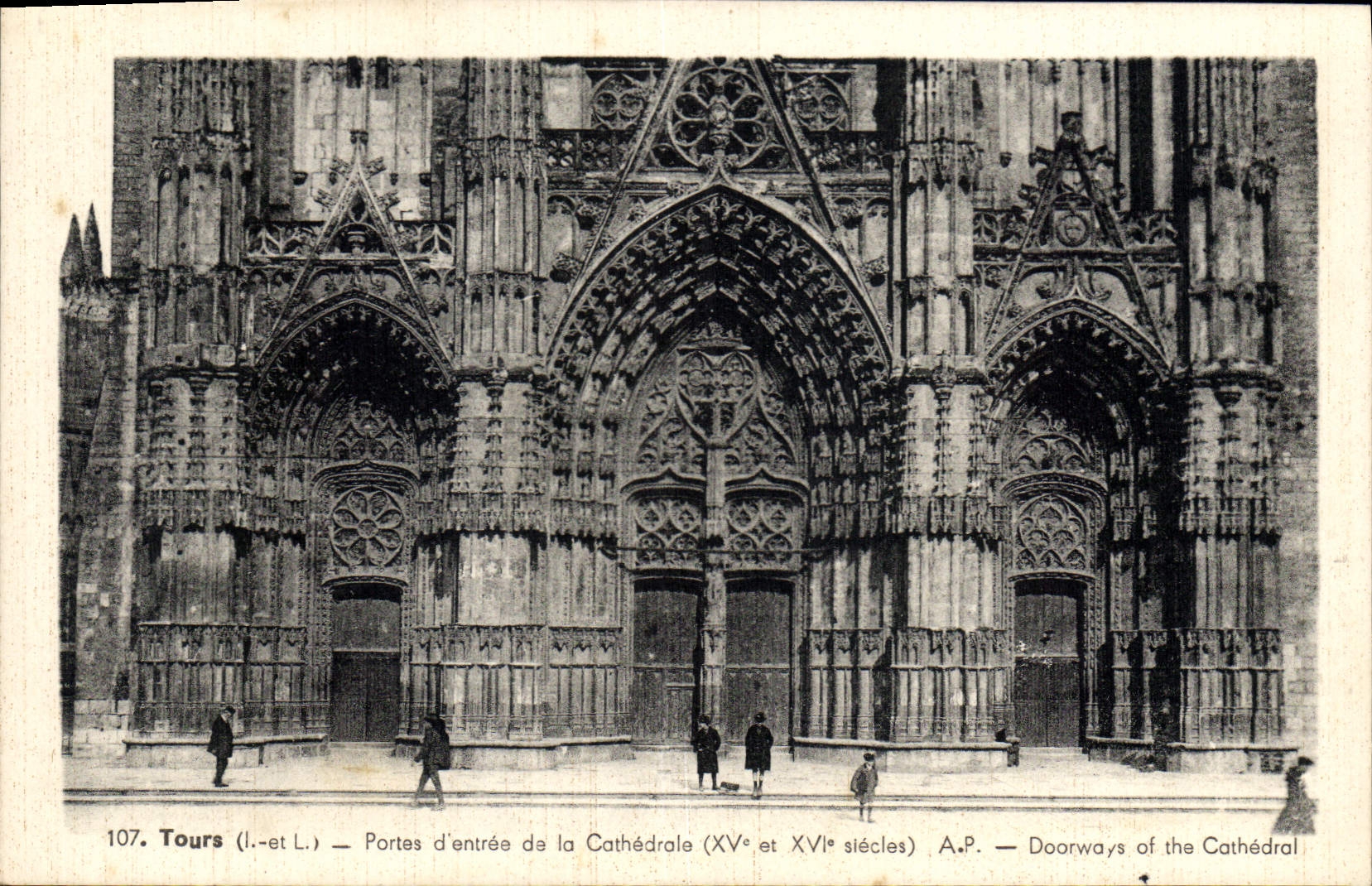 CPA Tours I et L portes d'entree de la cathedrale XV et XVI siecle 