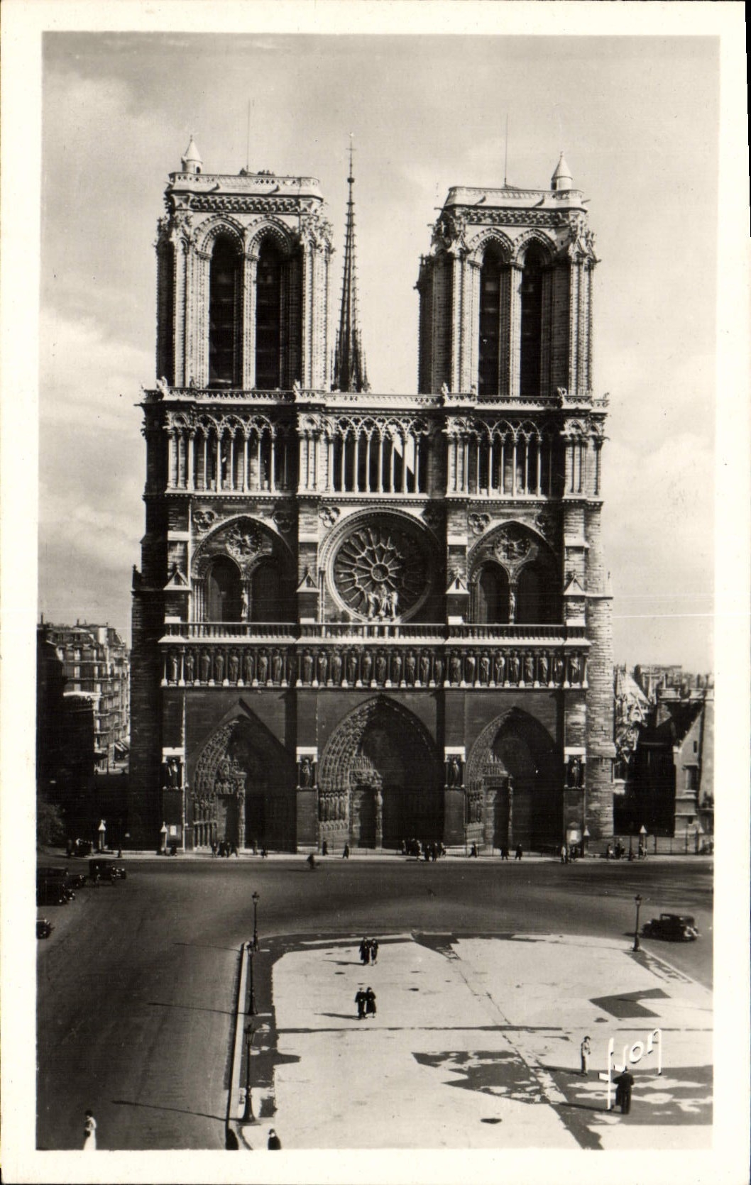 CPA Paris en Flanant Notre Dame facade
