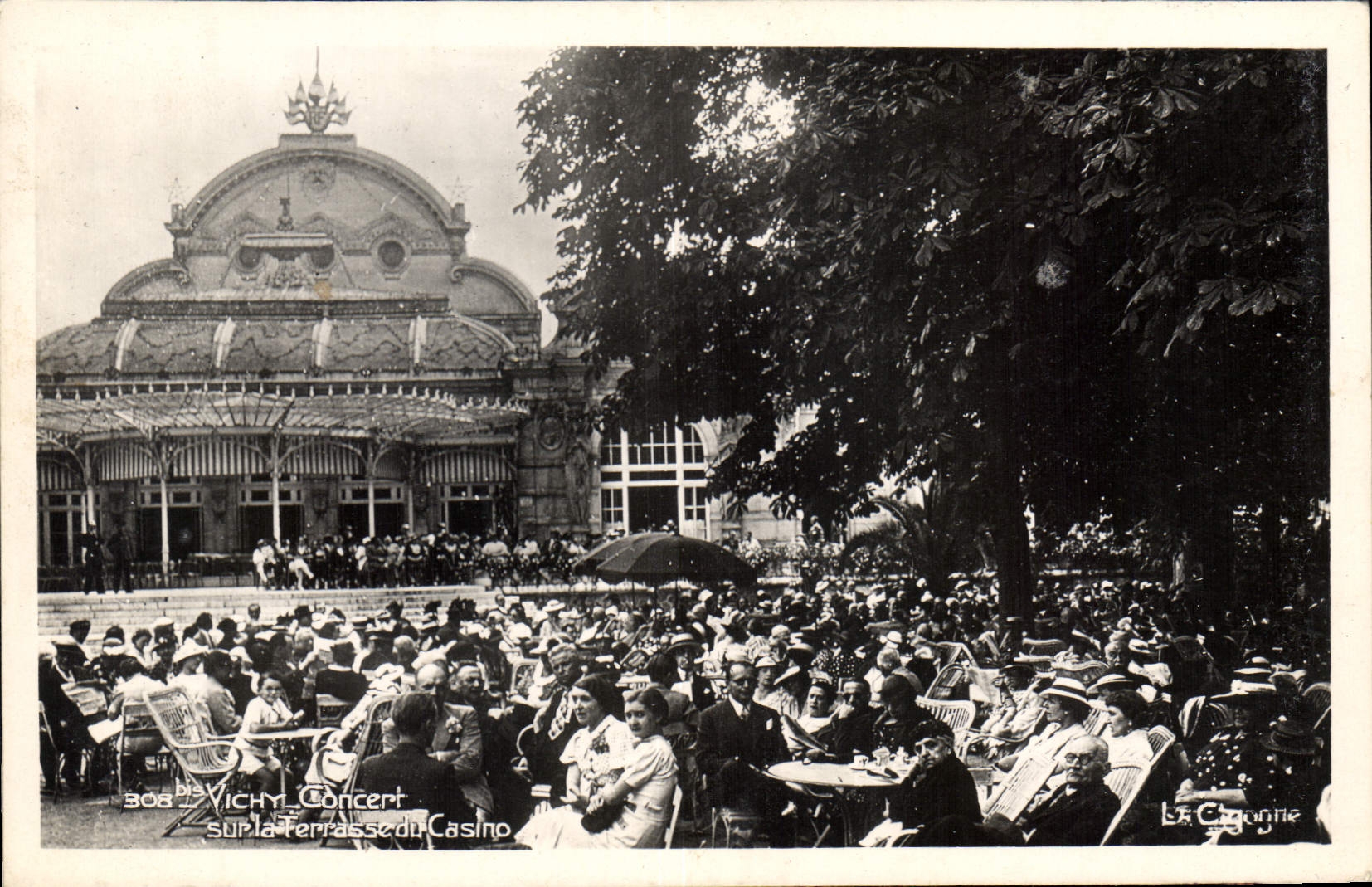 CPA Vichy Concert sur la terrasse du casino 