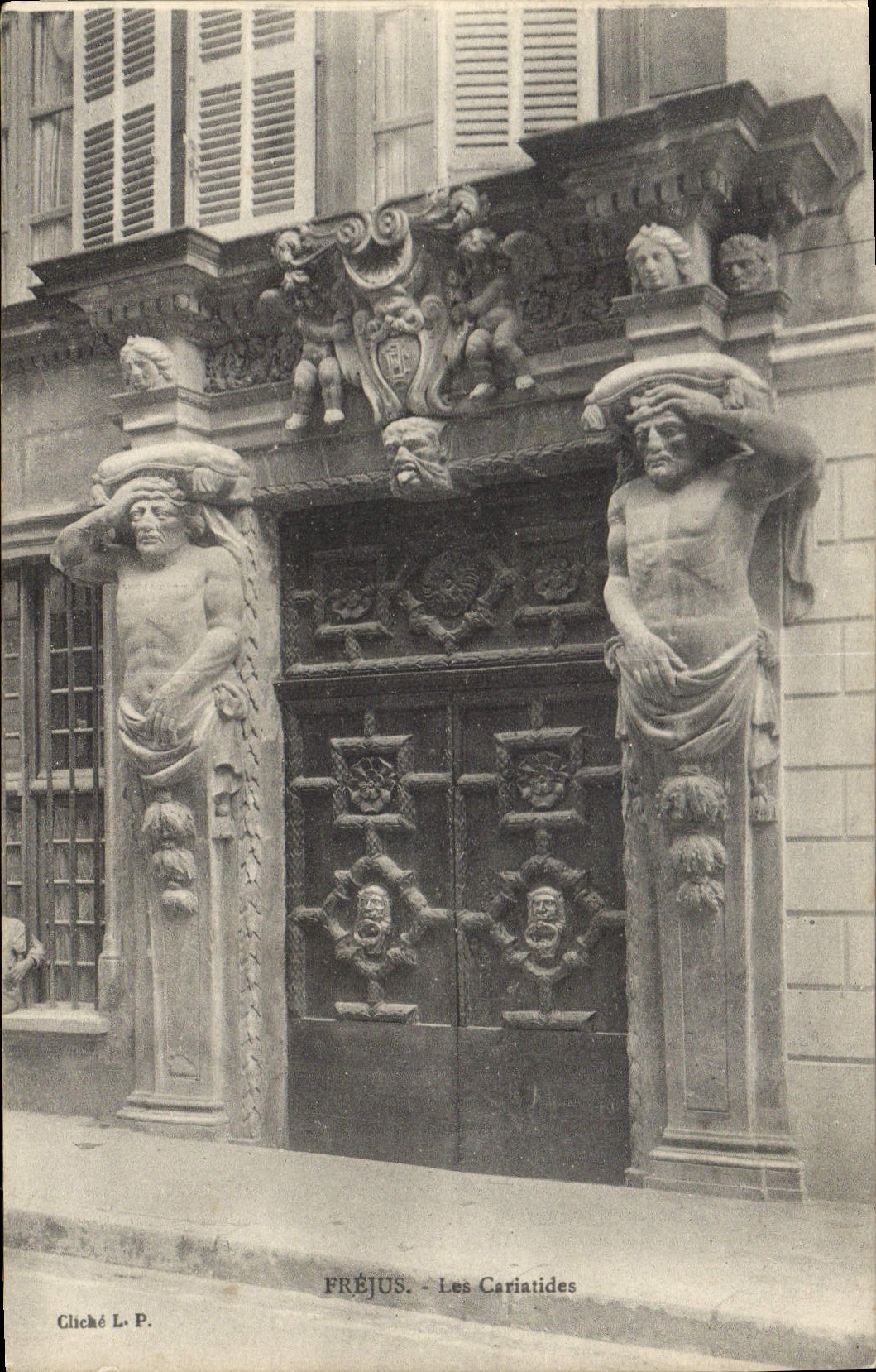 CPA Frejus les cariatides 