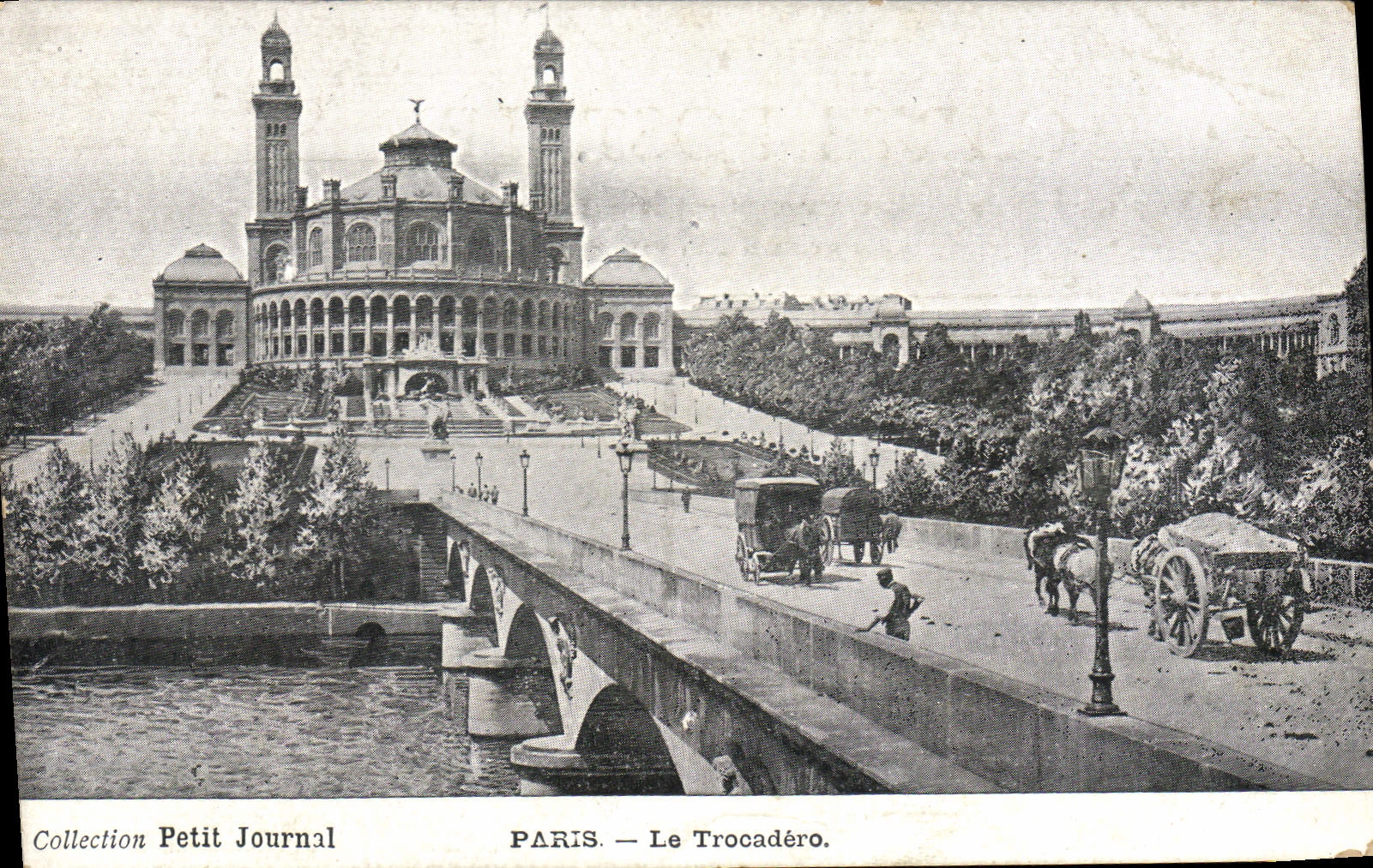 CPA Paris le Trocadero collection Petit journal
