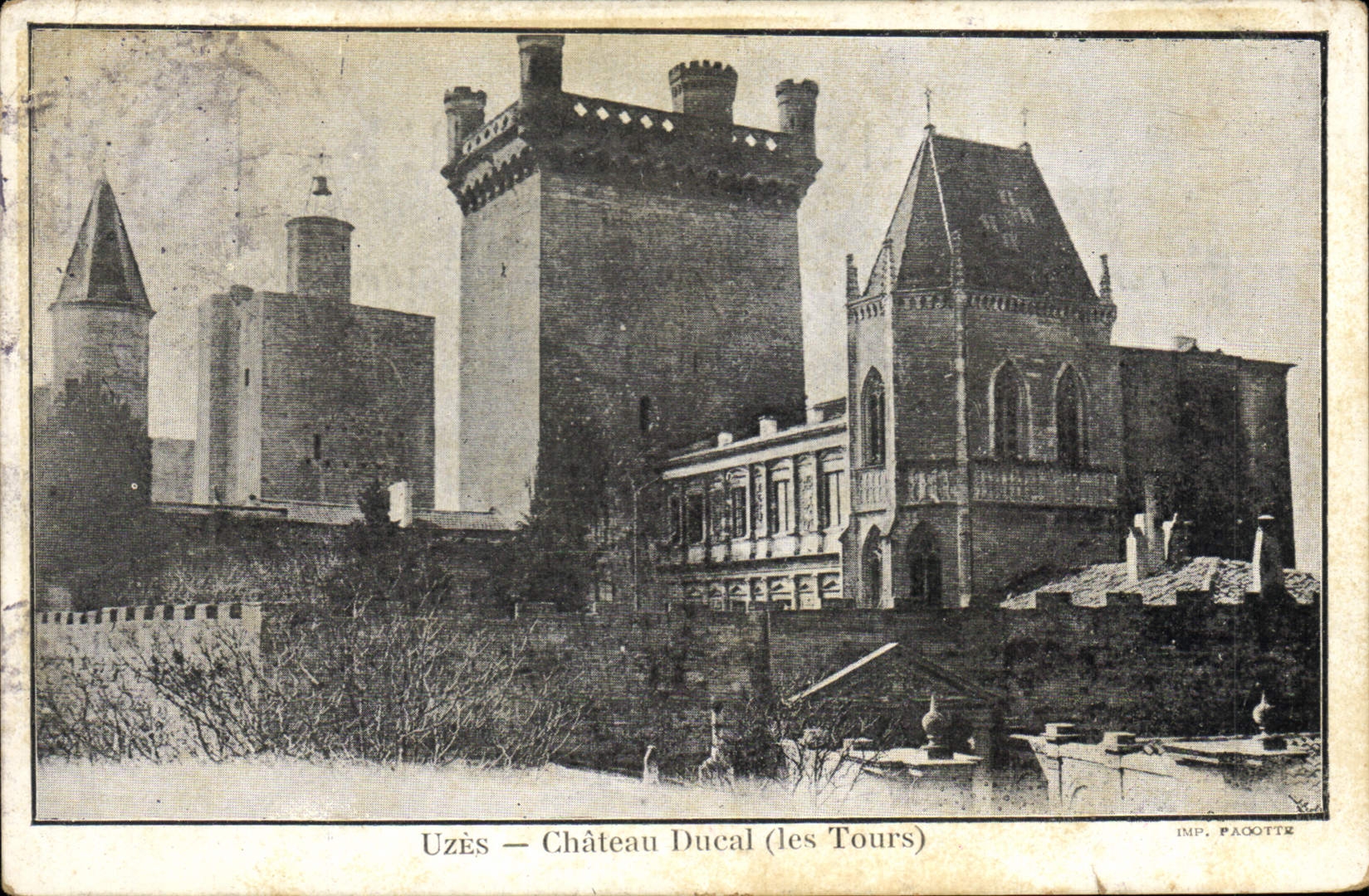 CPA Uzes Chateau Ducal les Tours