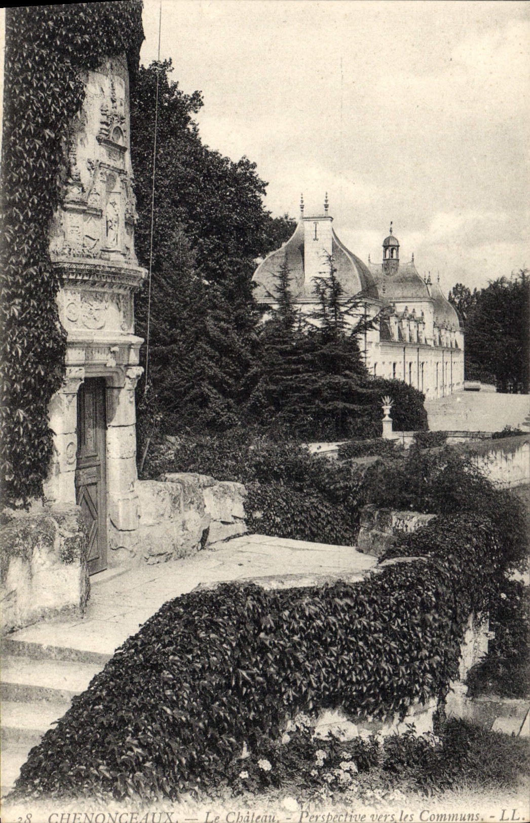 CPA Chenonceaux Le Chateau Perspective vers les Communs