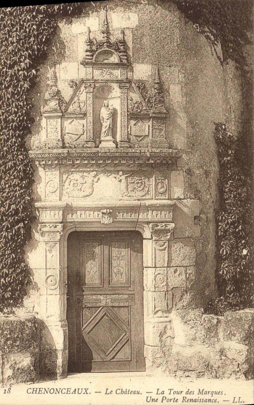 CPA Chenonceaux Le Chateau la tour des Marques une porte Renaissance