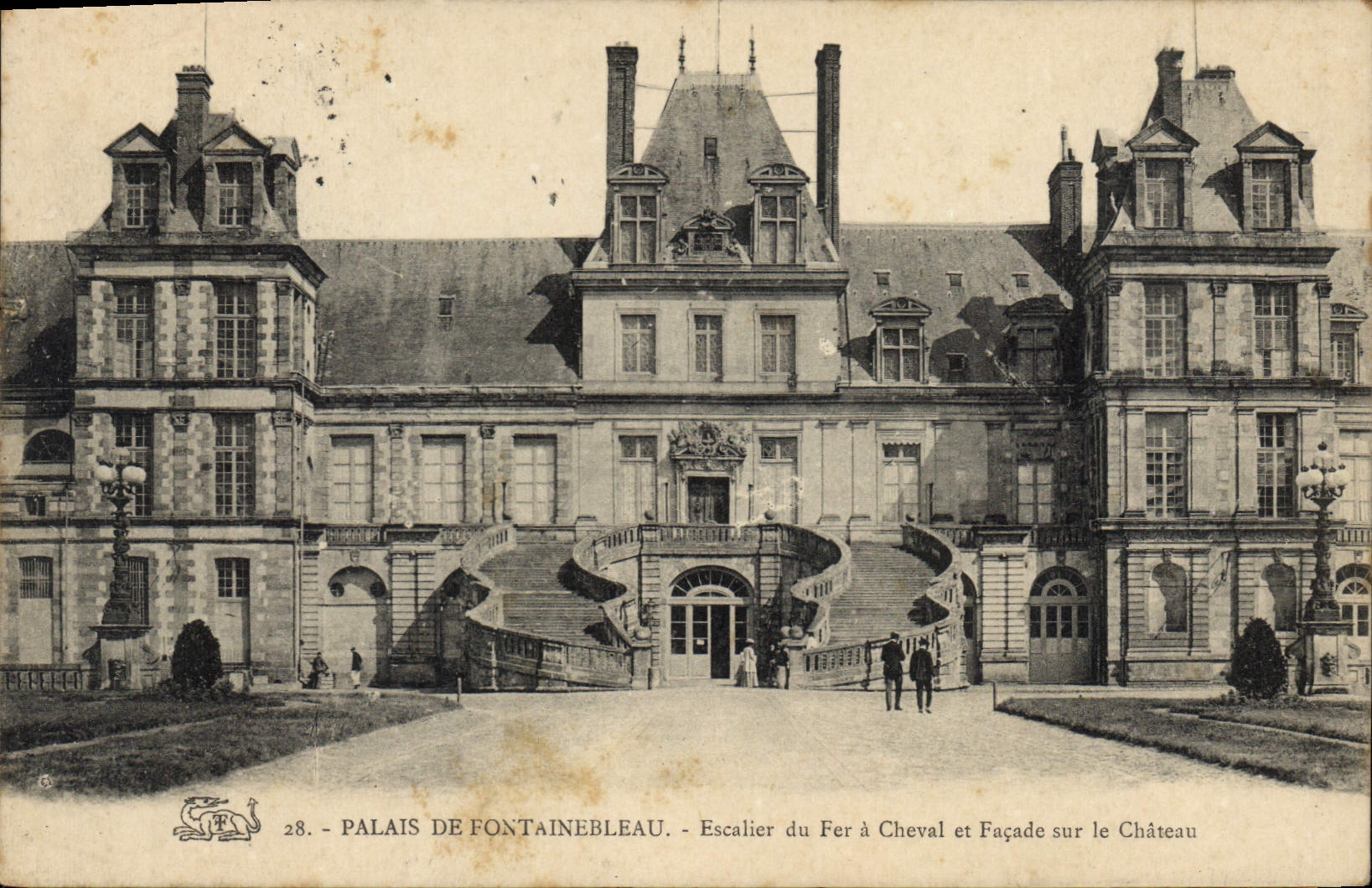 CPA Palais de Fontainebleau Escalier du Fer a Cheval et facade sur le Chateau 
