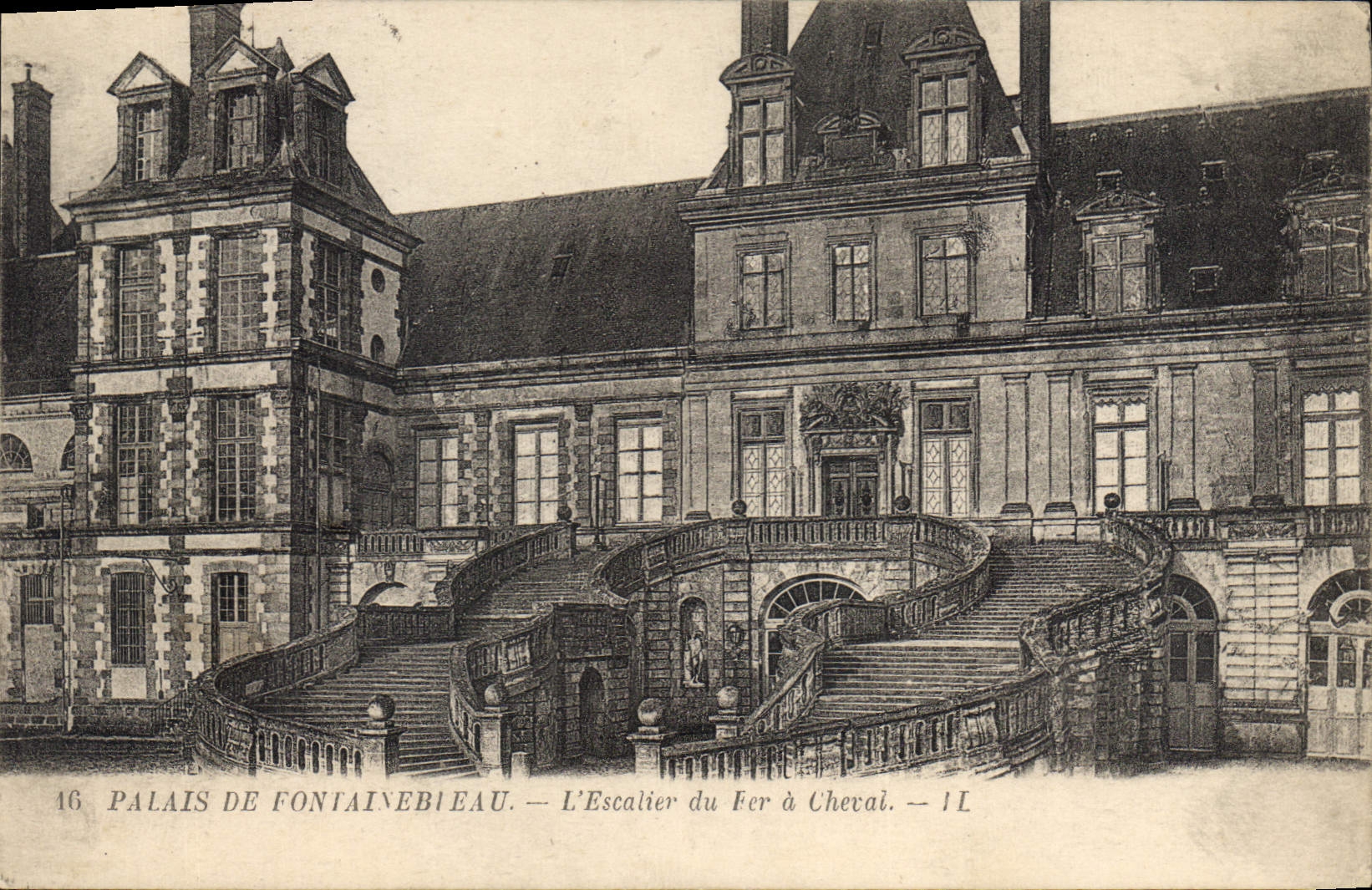 CPA Palais de Fontainebleau L'Escalier du Fer a Checal 