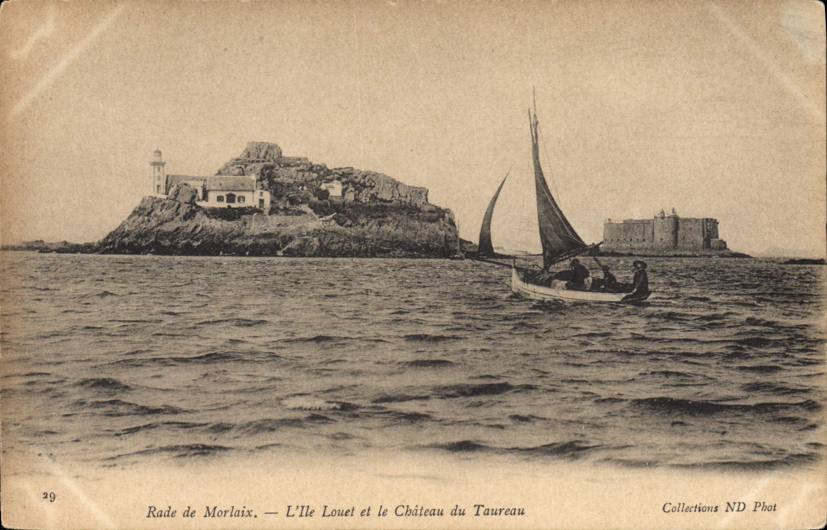 CPA Rade de Morlaix L'Ile Louet et le Chateau du Taureau 