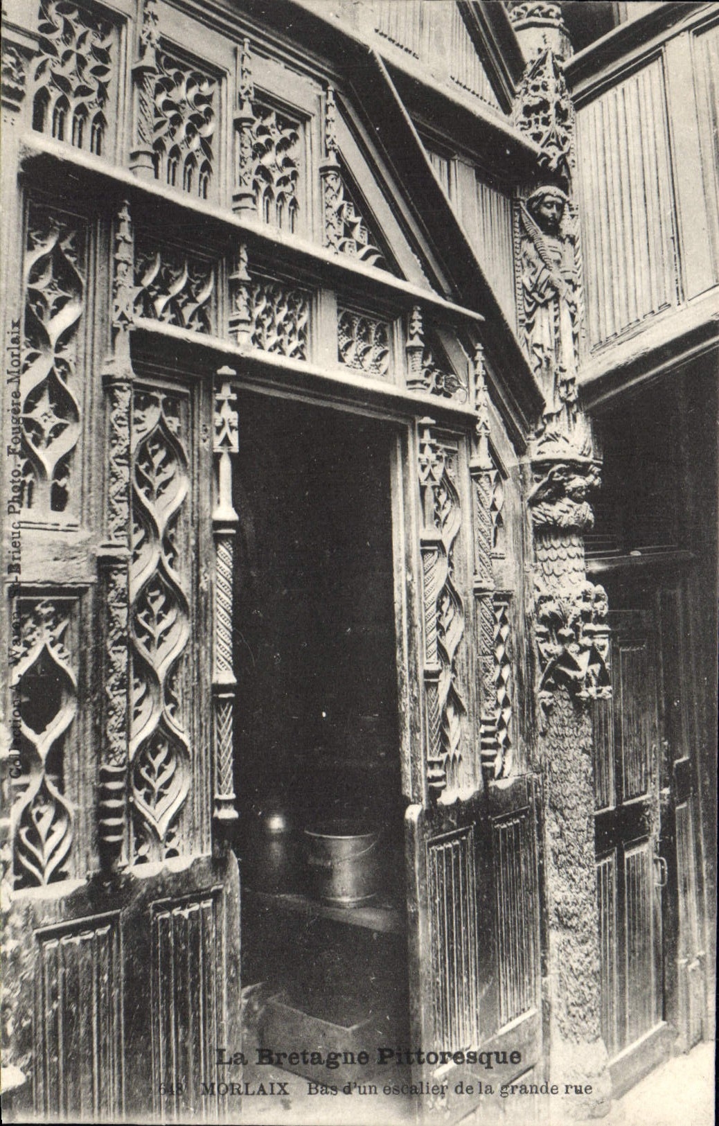 CPA La Bretagne Pittoresque Morlaix Bas d'un Escalier de la grande Rue 
