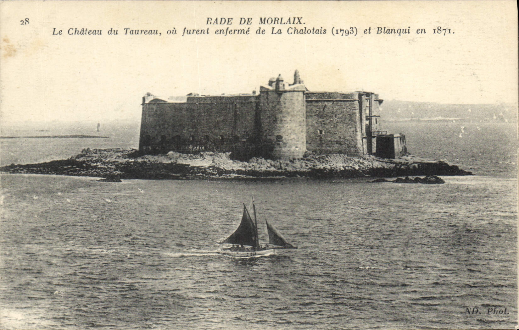 CPA Rade de Morlaix Le Chateau du Taureau 