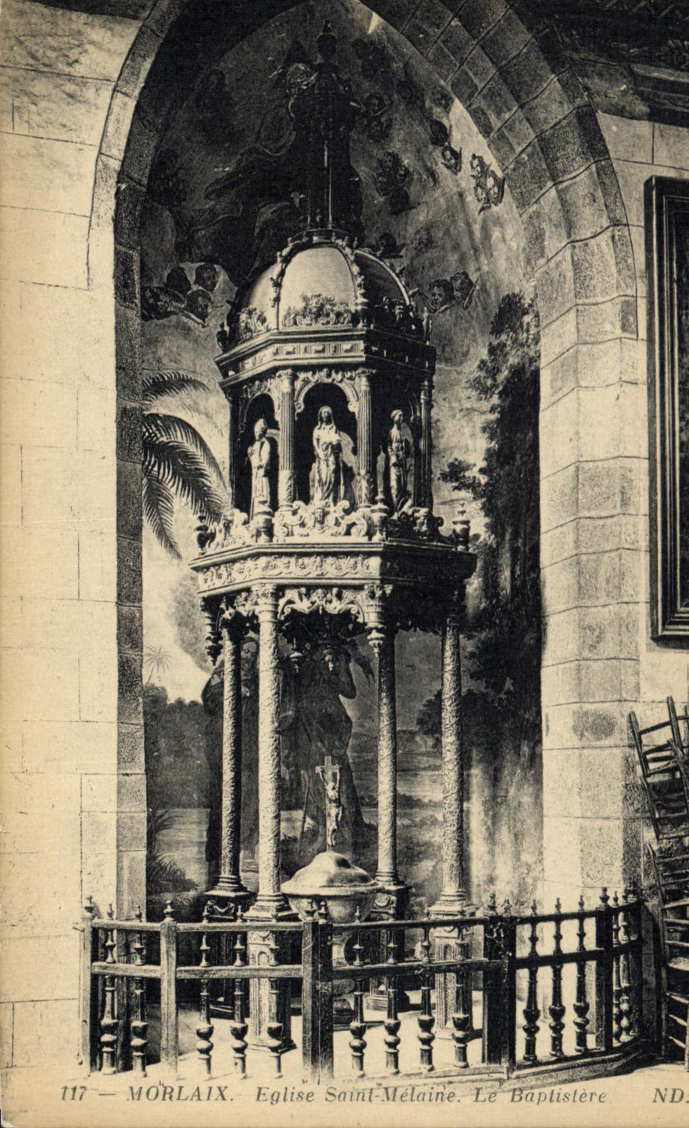 CPA Morlaix Eglise St Melaine Le Baptistere