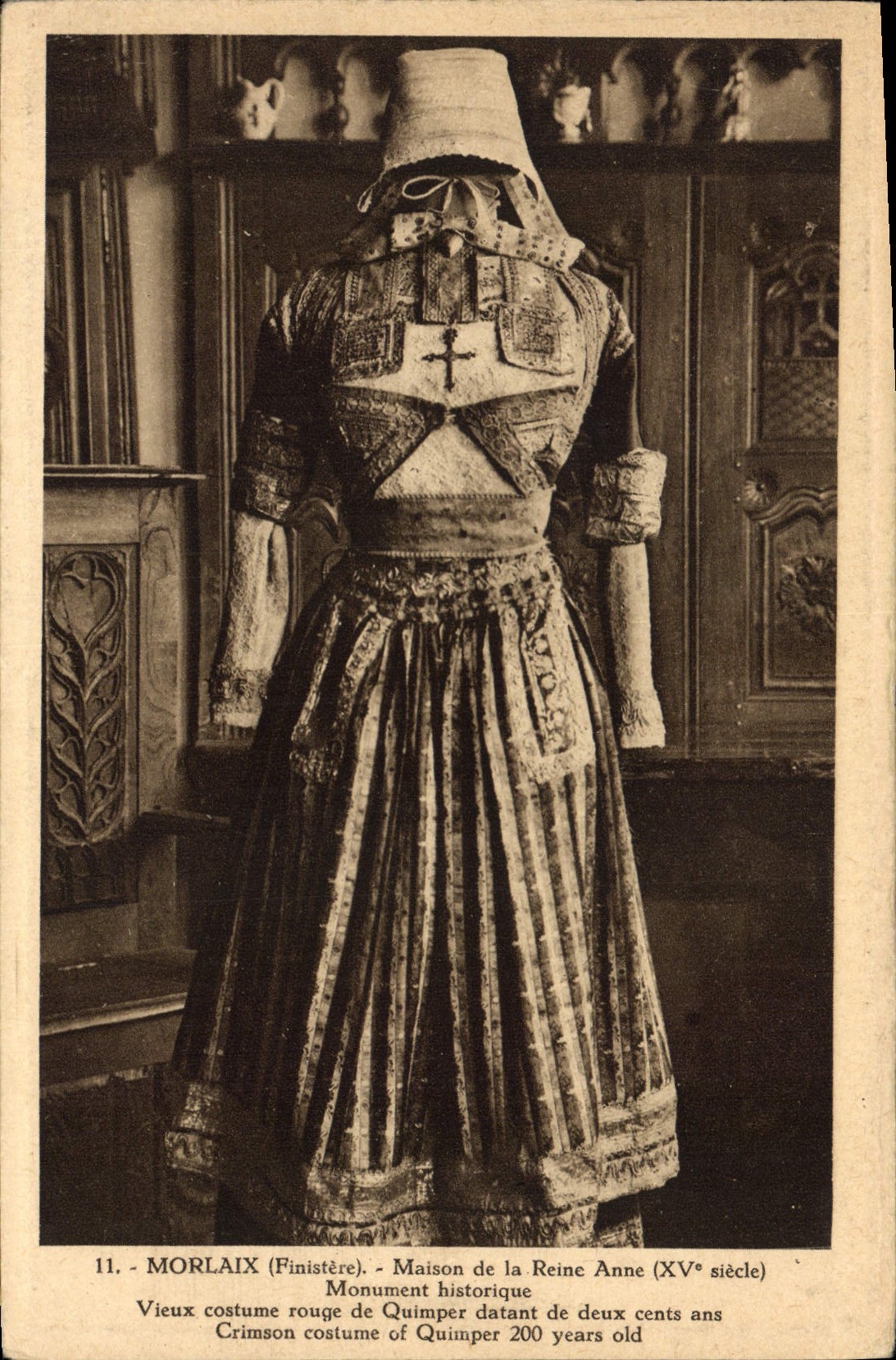 CPA Morlaix Finistere Maison de la Reine Anne Vieux costume rouge de Quimper