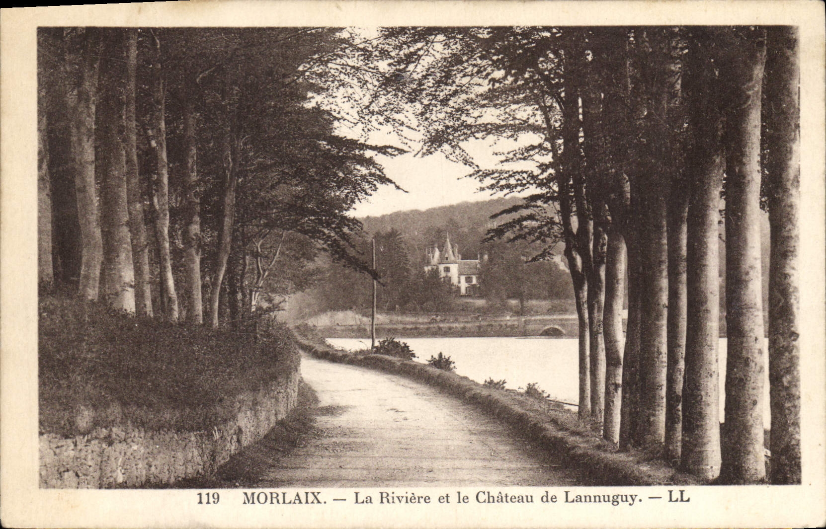 CPA Morlaix La Riviere et le Chateau de Lannuguy