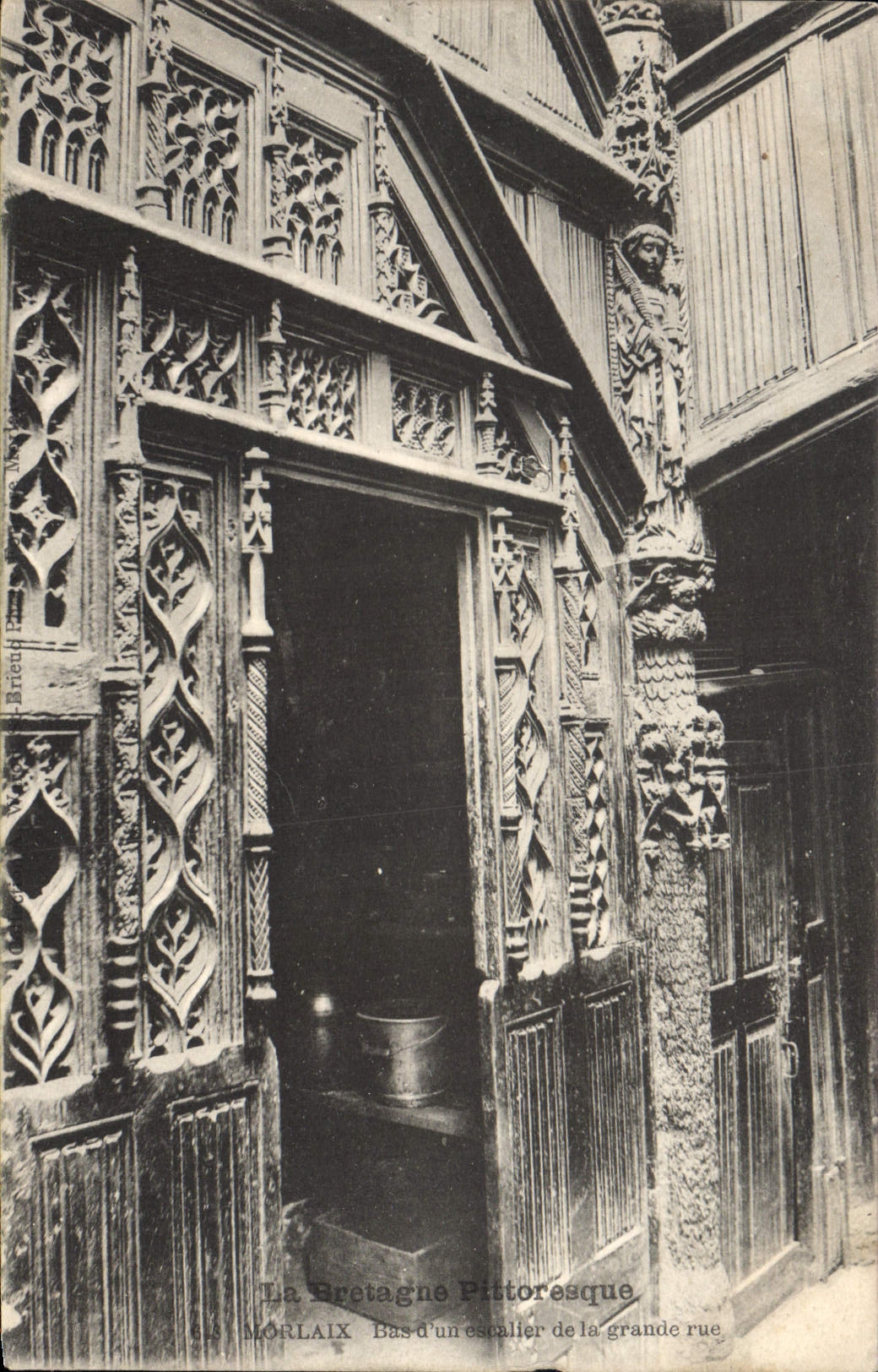 CPA La Bretagne Pittoresque Morlaix Bas d'un Escalier de la grande Rue 