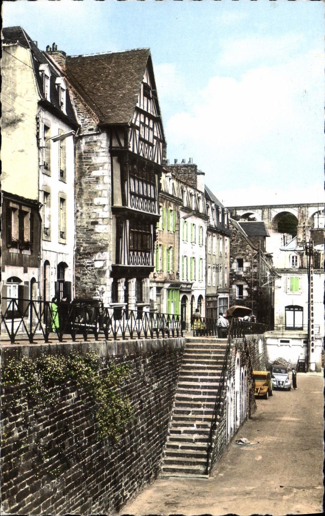 CPA Morlaix Rue du Mur et Maison de la Duchesse Anne