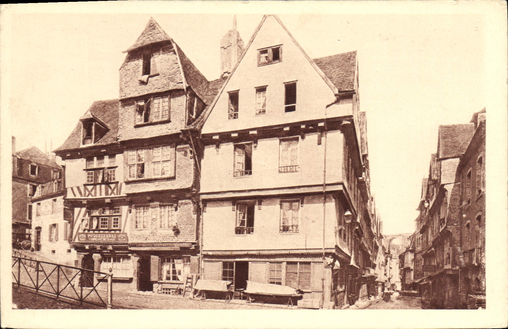 CPA Morlaix Vieilles Maisons et Perspective de la Grande Rue 