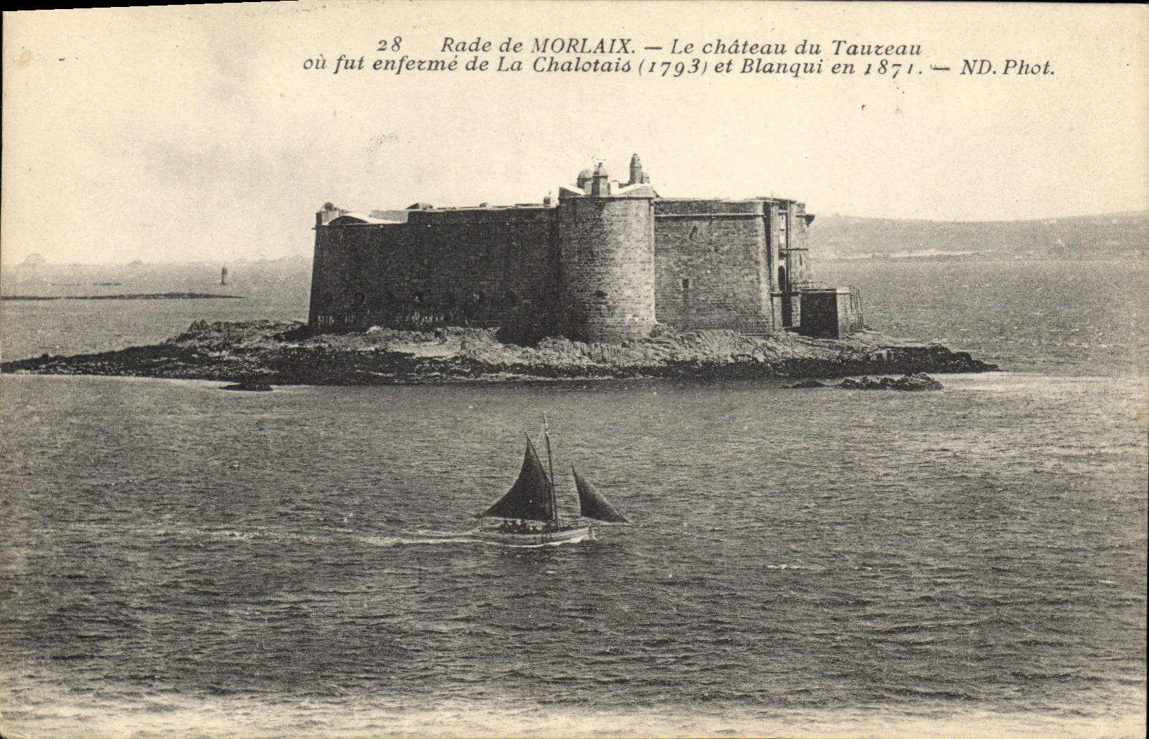 CPA Rade de Morlaix Le Chateau du Taureau 