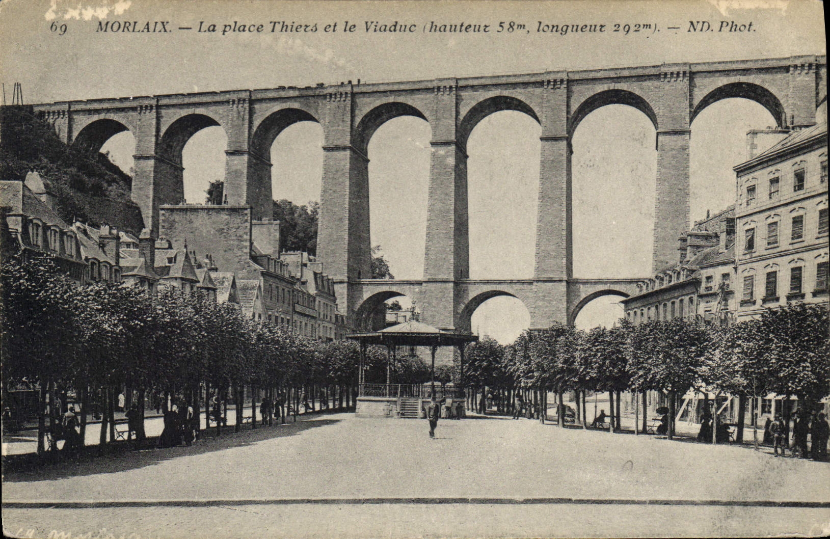 CPA Morlaix La Place Thiers et le Viaduc 