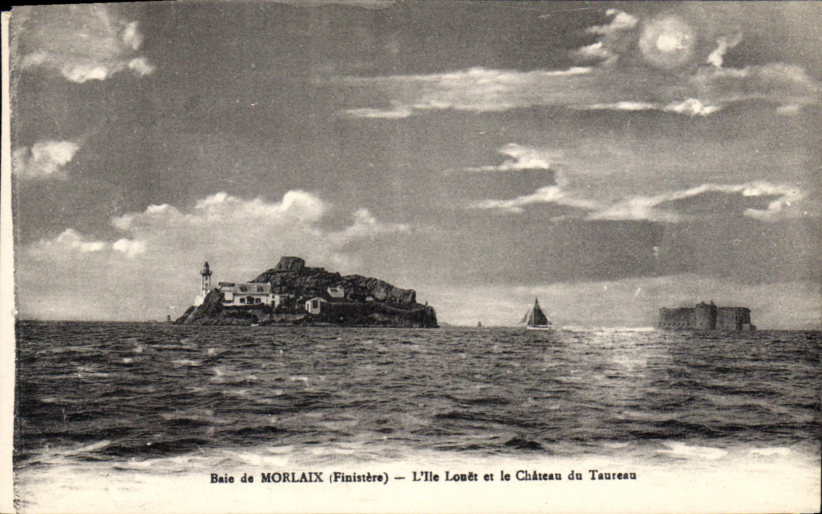 CPA Baie de Morlaix Finistere L'Ile Louet et le Chateau du Taureau 