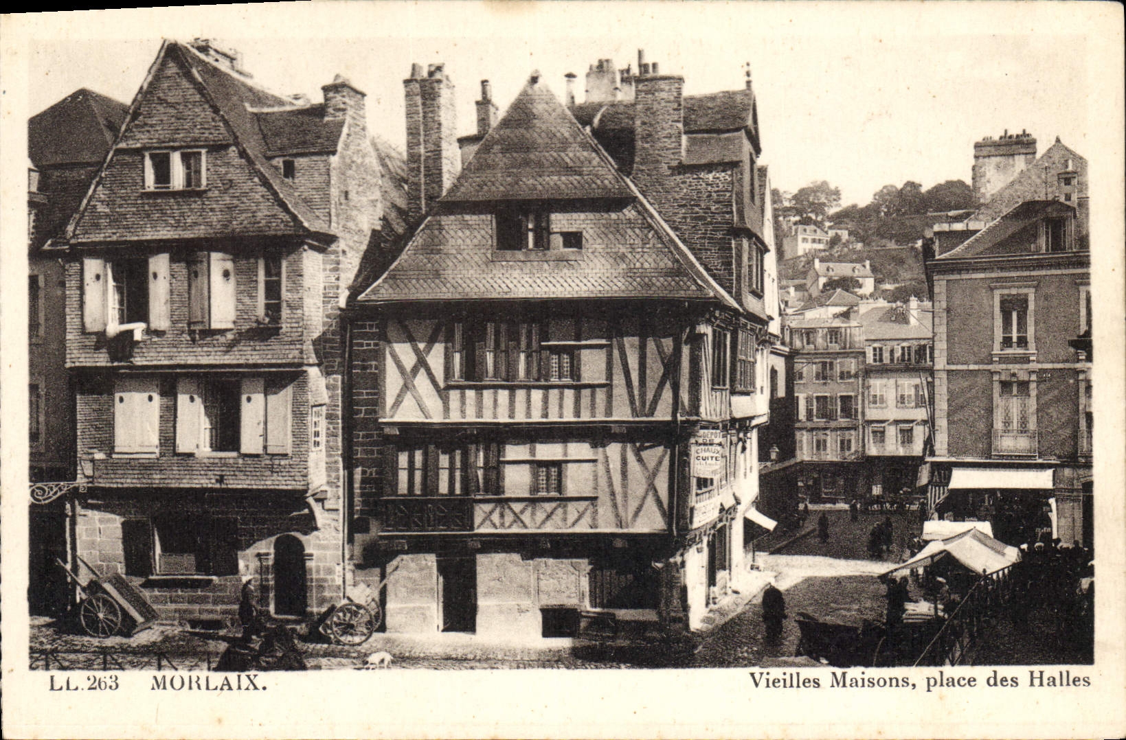 CPA Morlaix Vieilles Maisons Place des Halles 